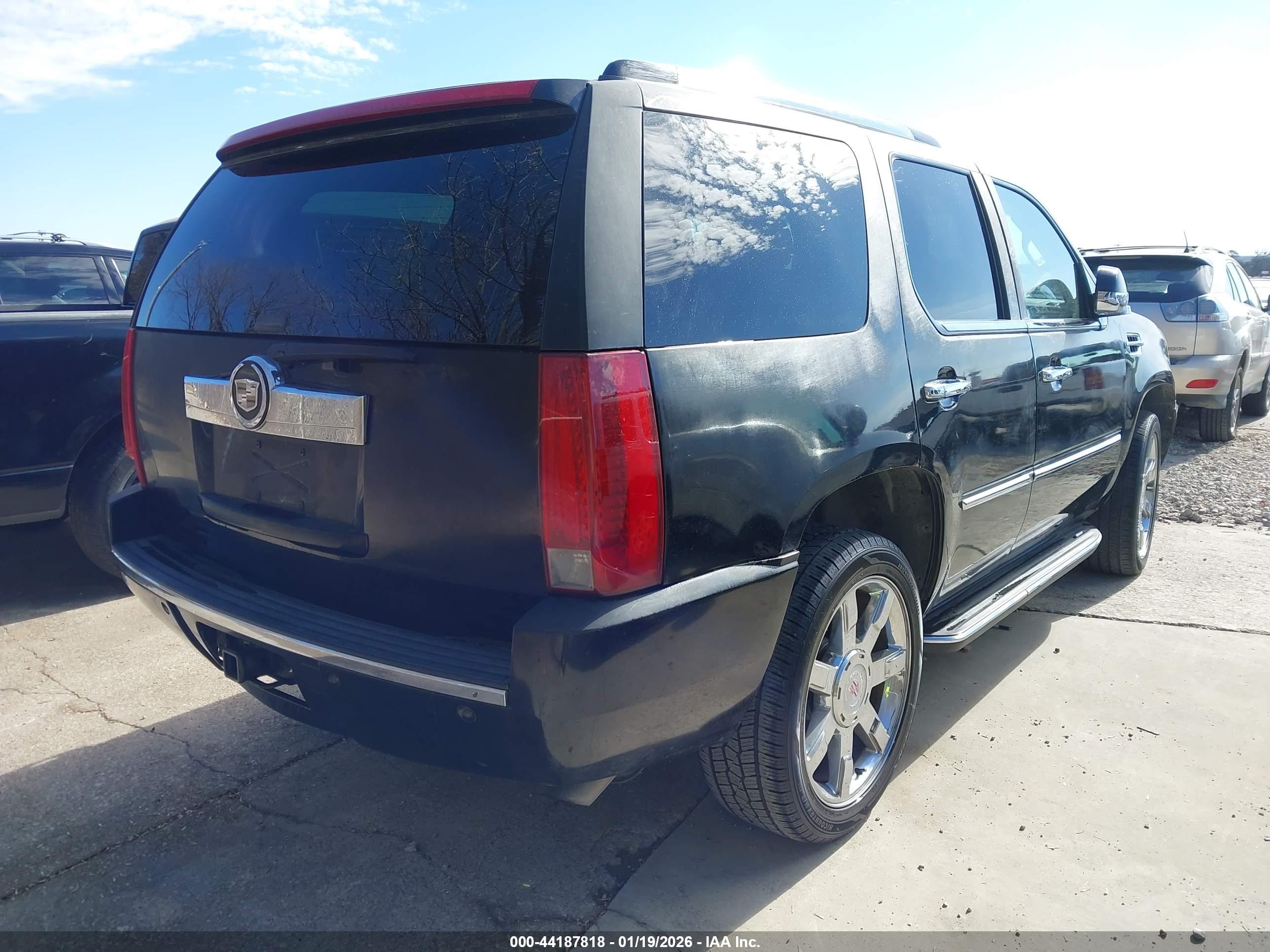 CADILLAC ESCALADE image 4