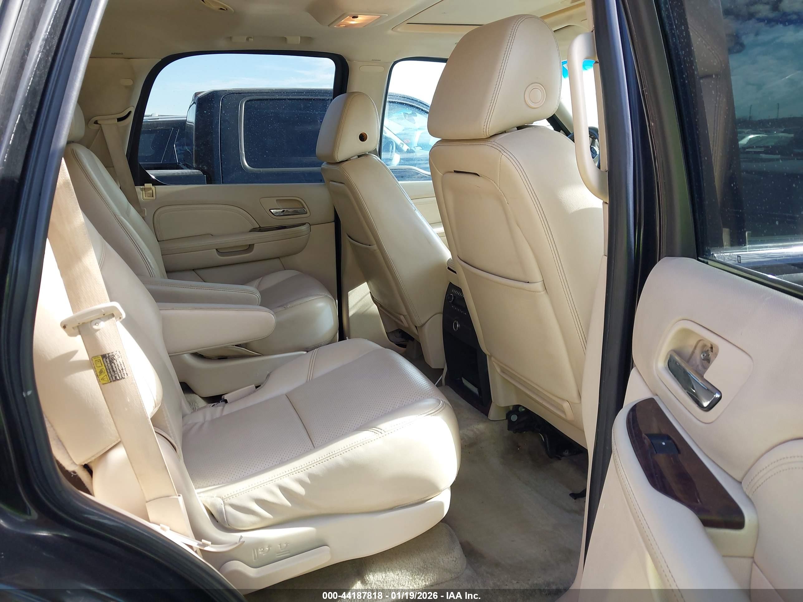 CADILLAC ESCALADE image 8