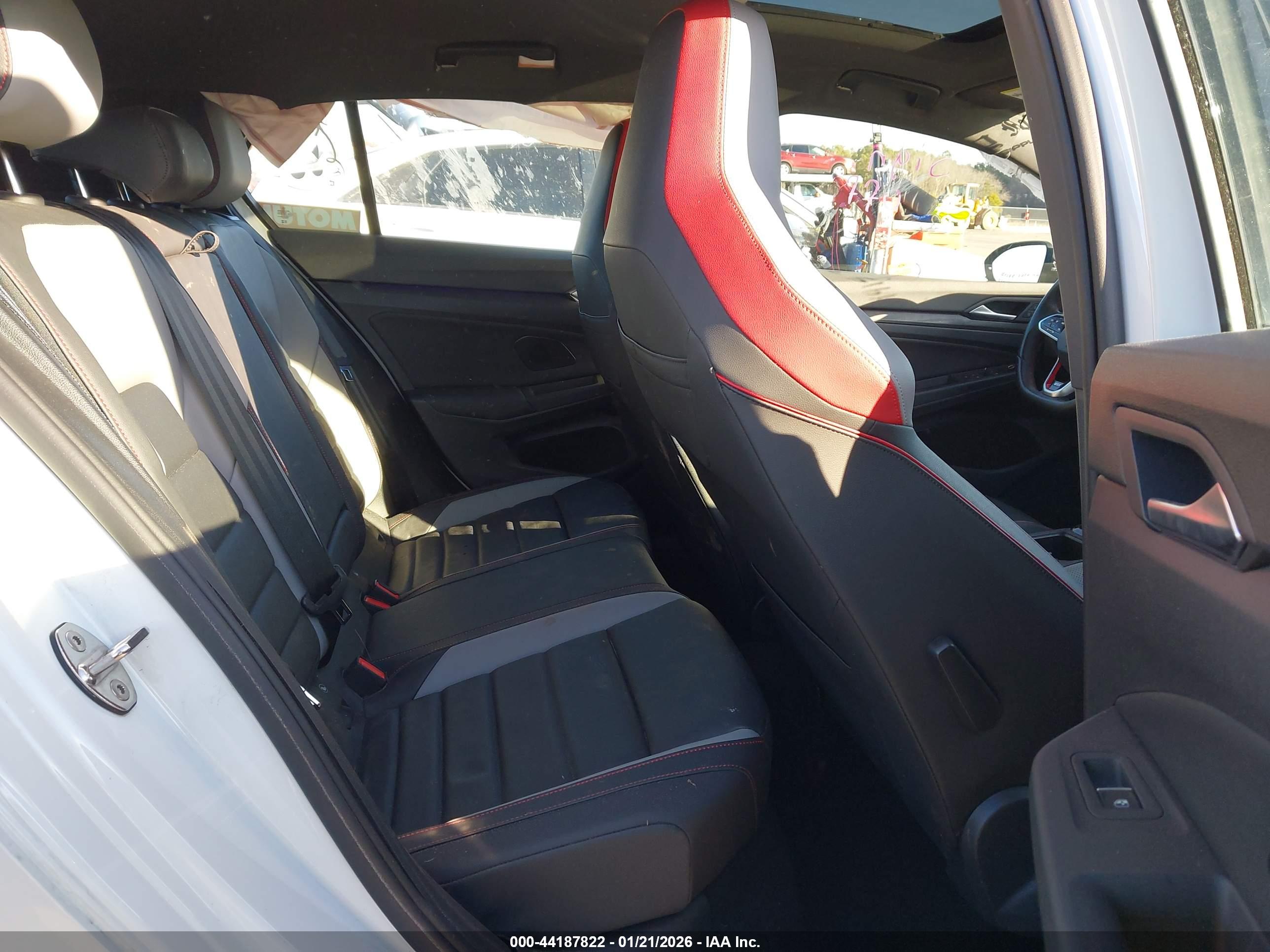 VOLKSWAGEN GOLF image 8