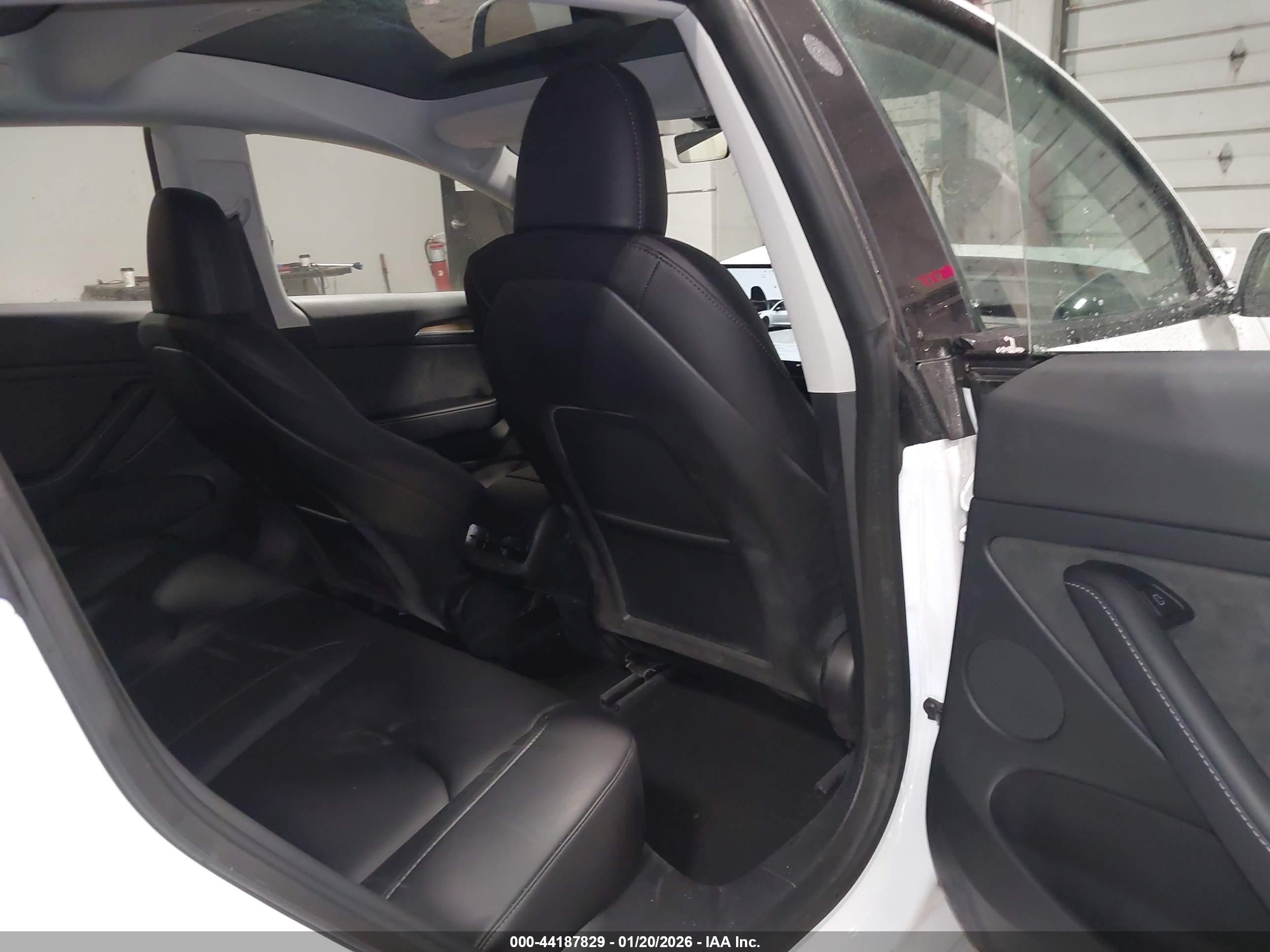 TESLA MODEL image 8