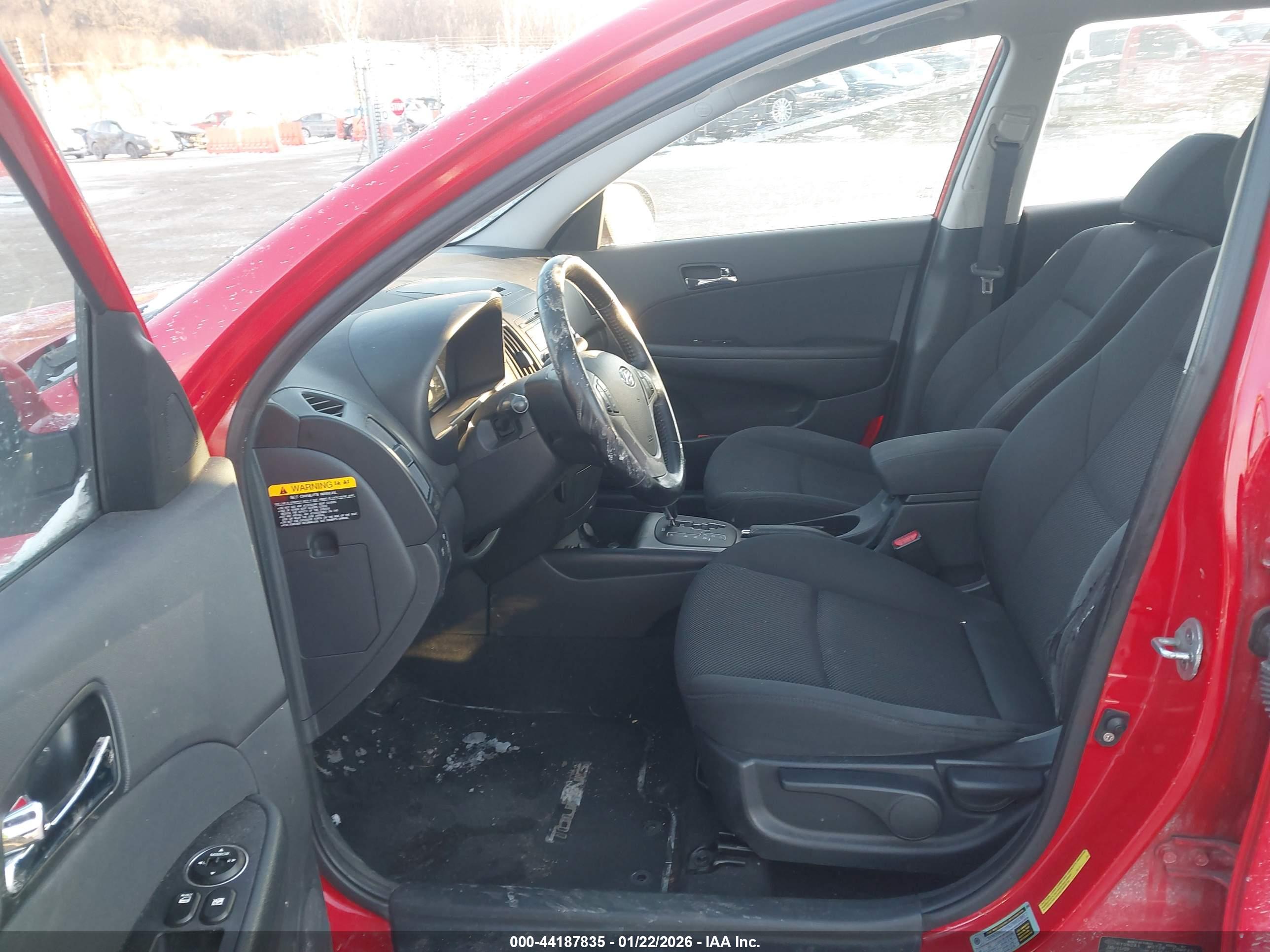 HYUNDAI ELANTRA image 10