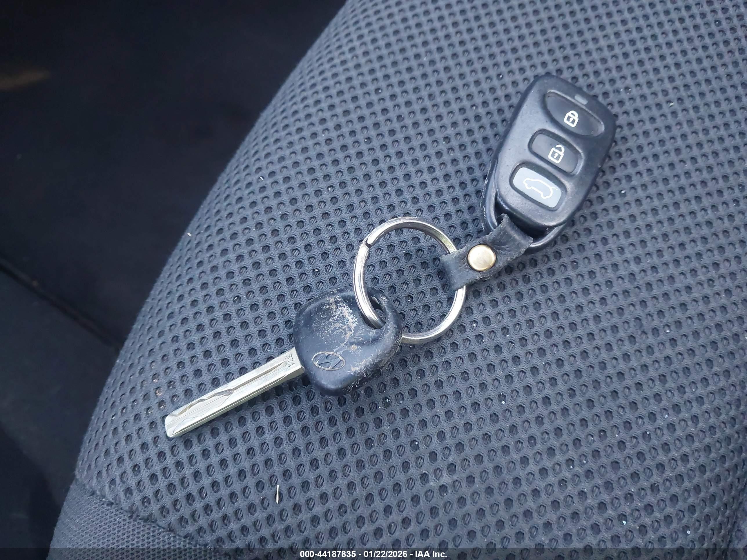 HYUNDAI ELANTRA image 11