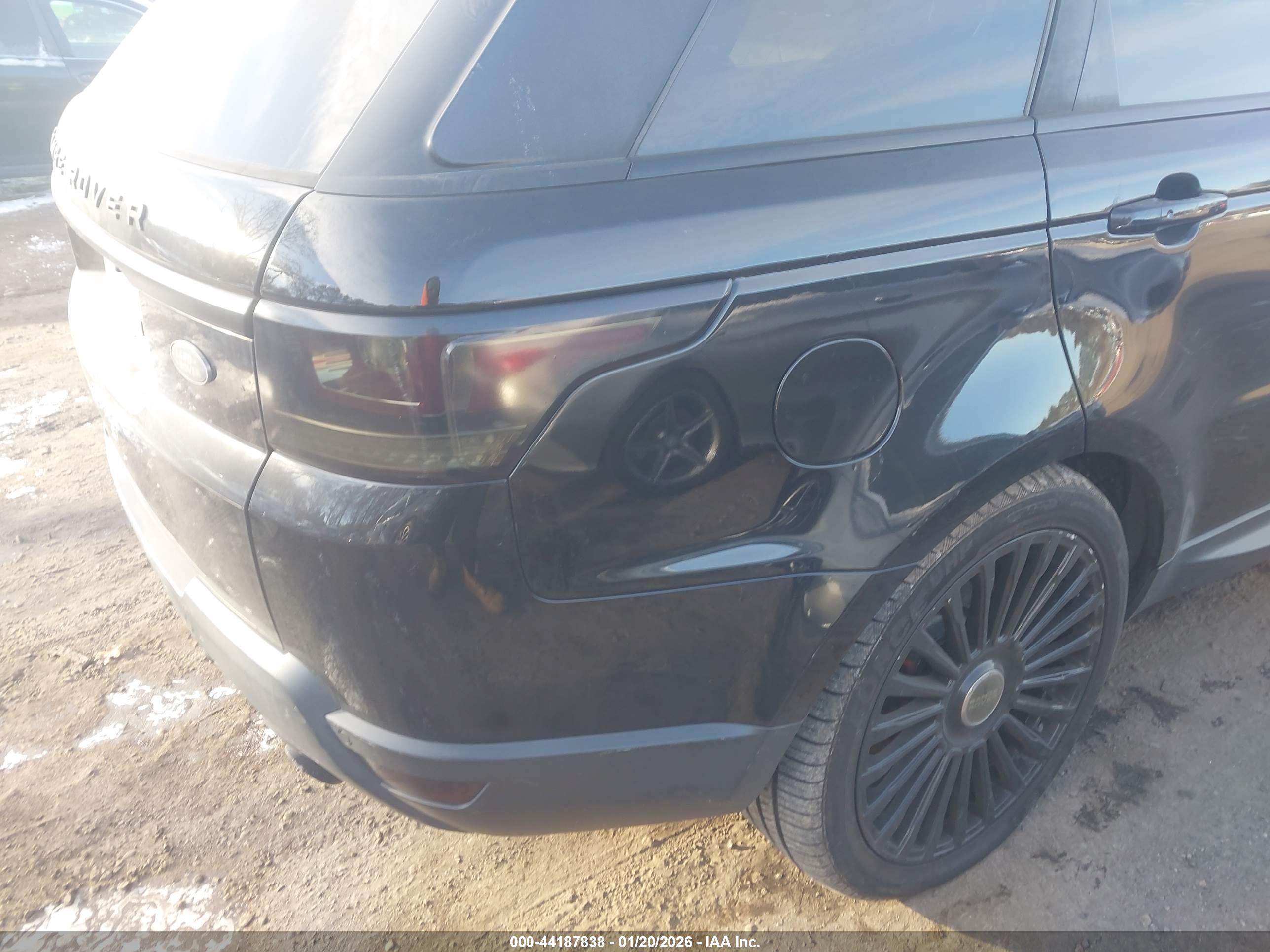 LAND ROVER image 6