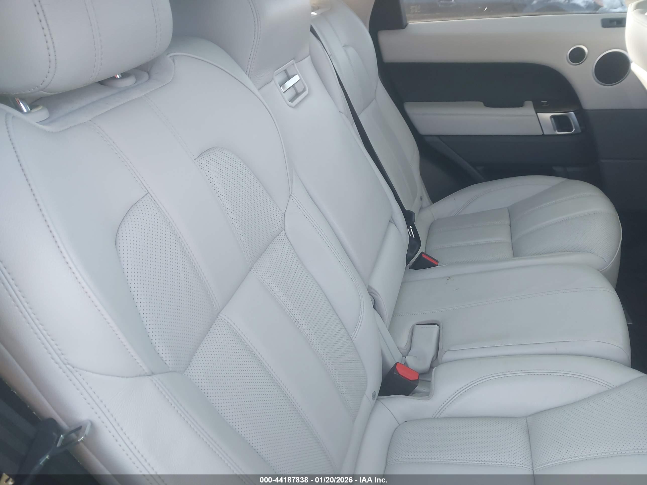 LAND ROVER image 8