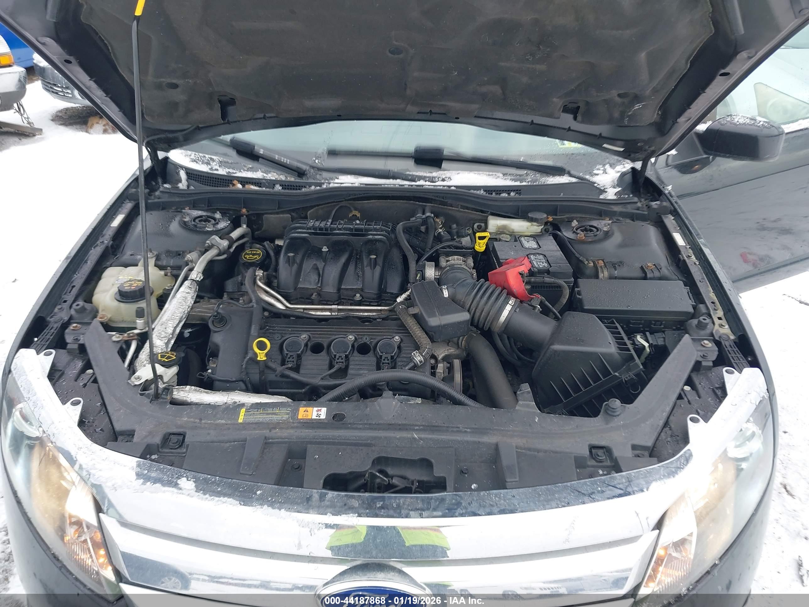 FORD FUSION image 10