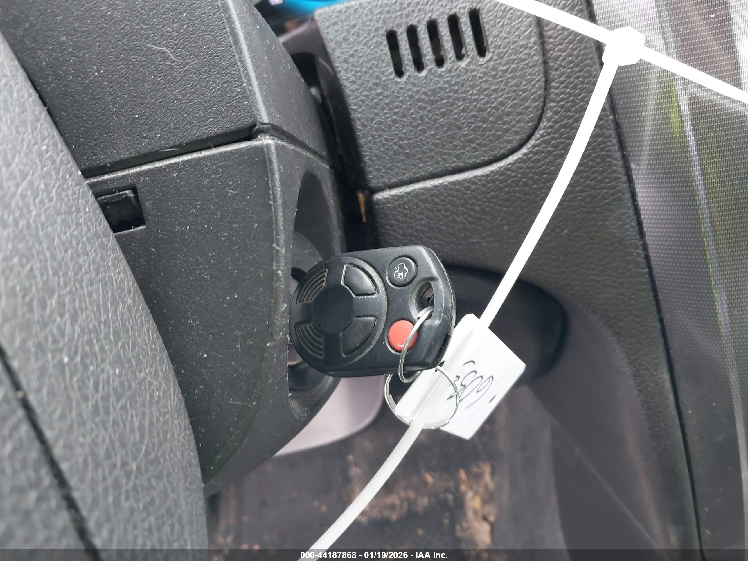 FORD FUSION image 11