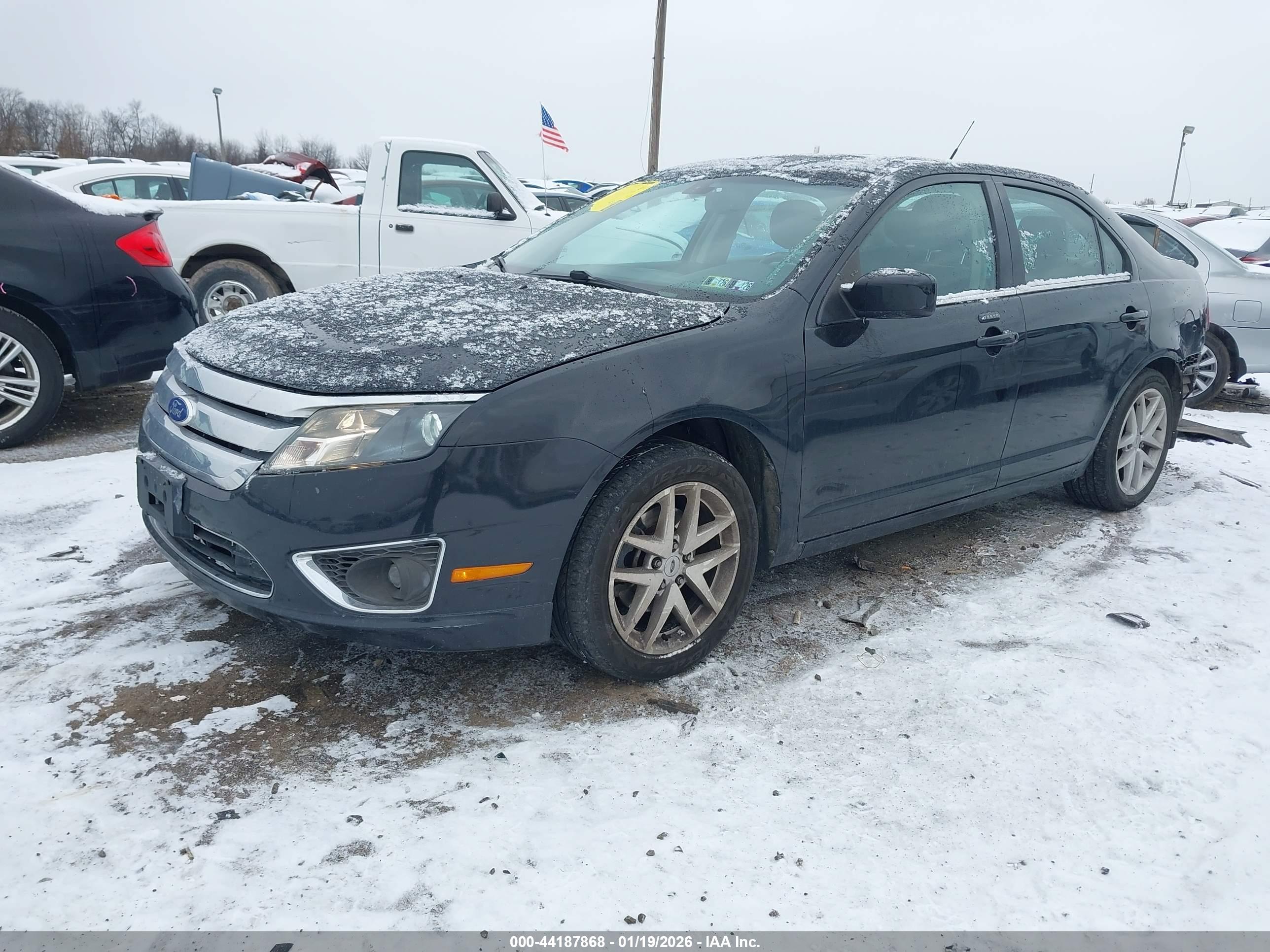 FORD FUSION image 2
