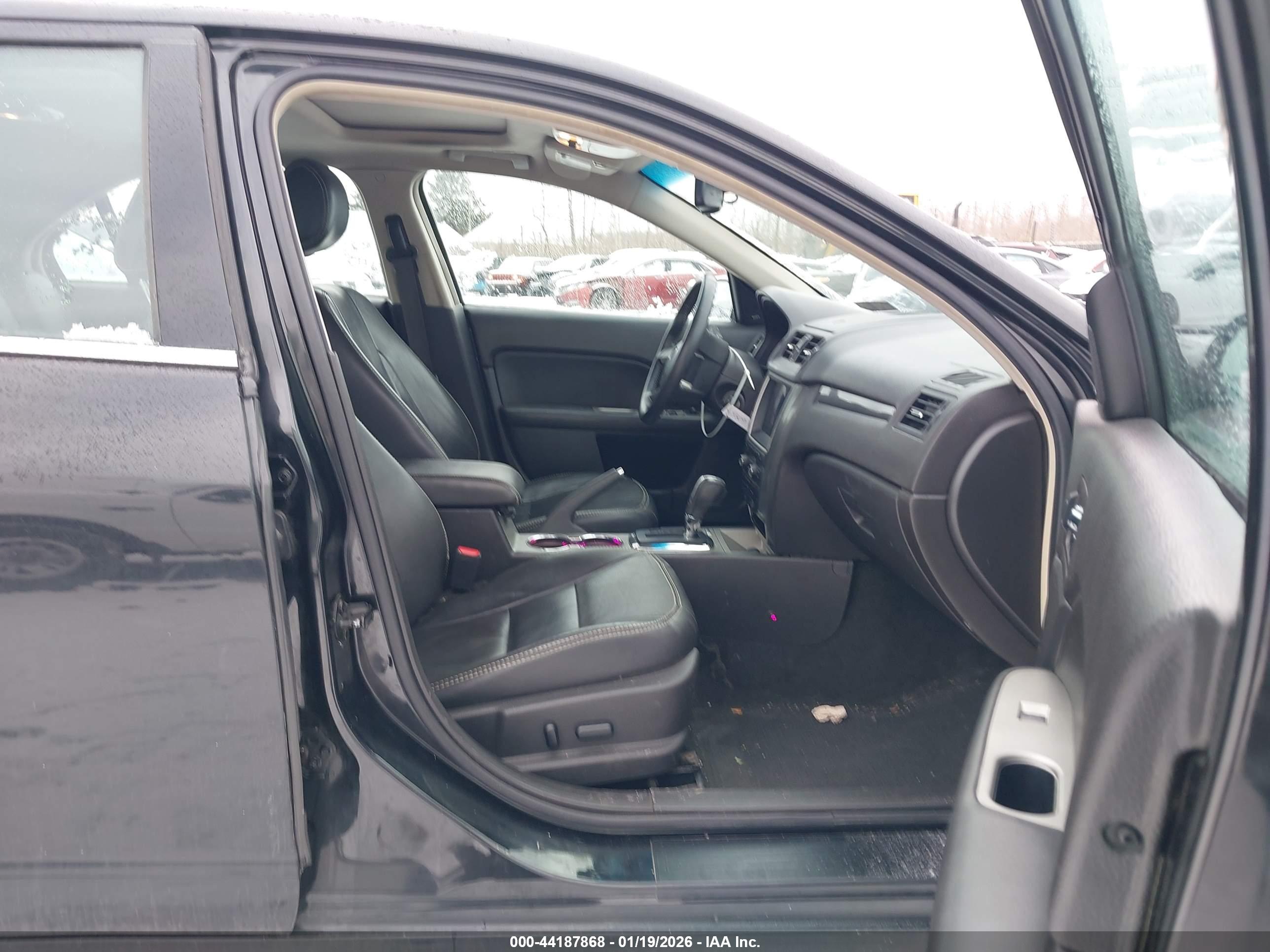 FORD FUSION image 5