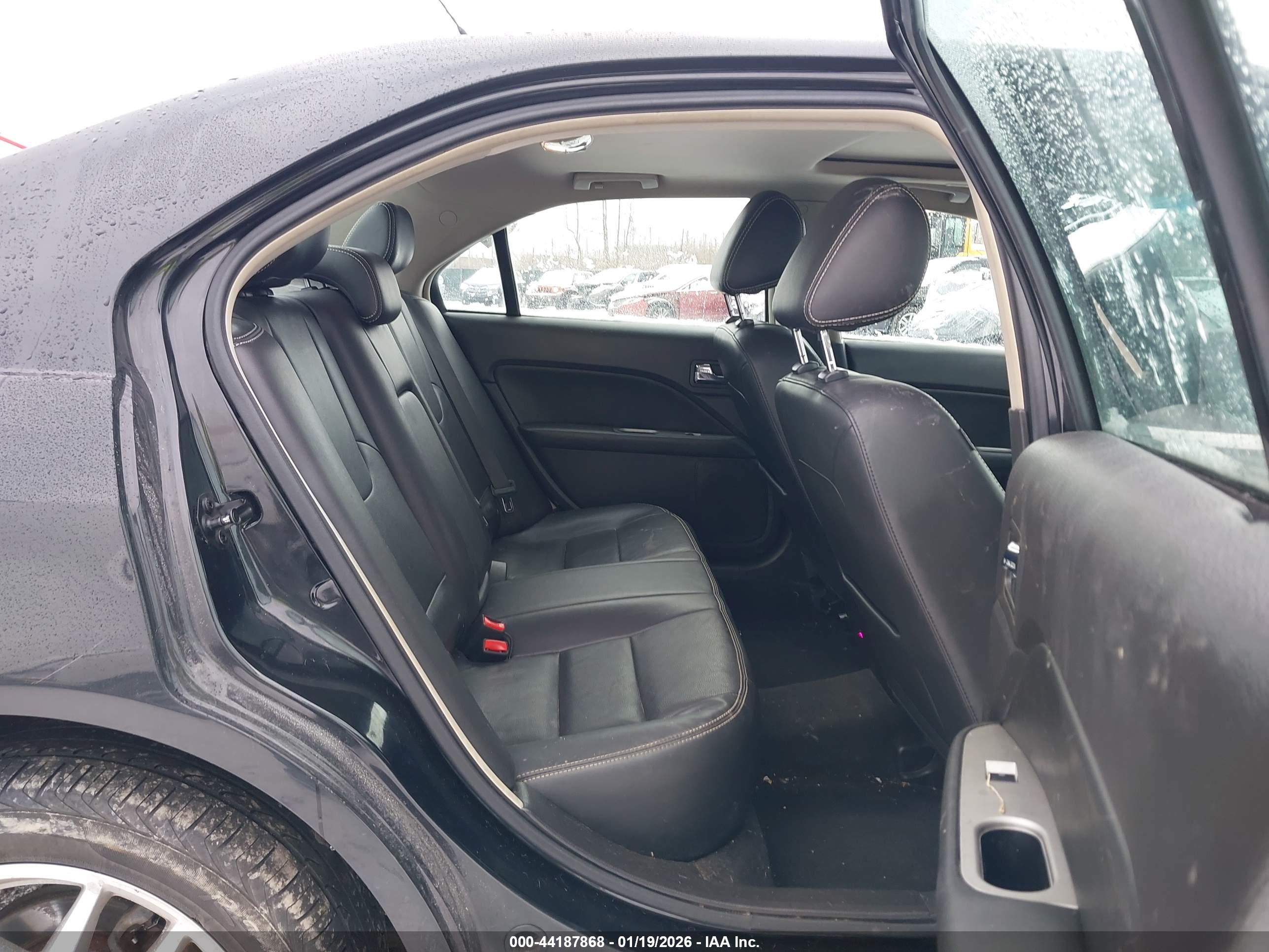 FORD FUSION image 8