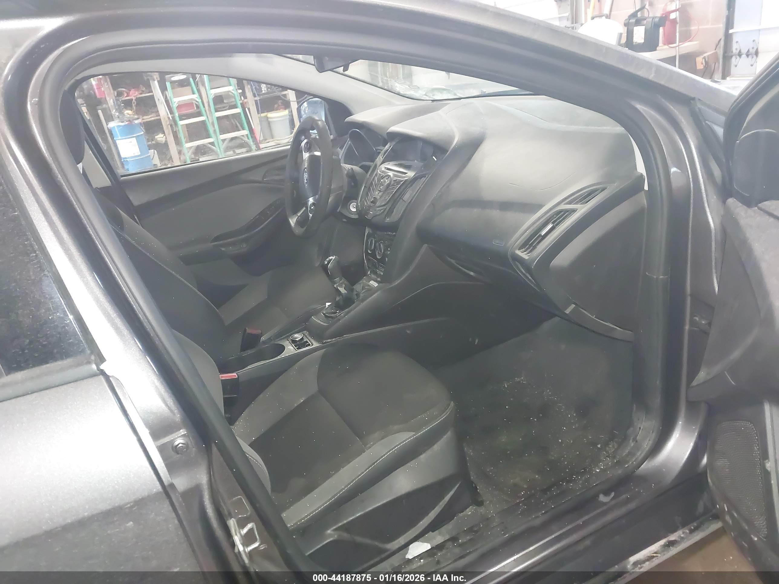 FORD FOCUS image 5
