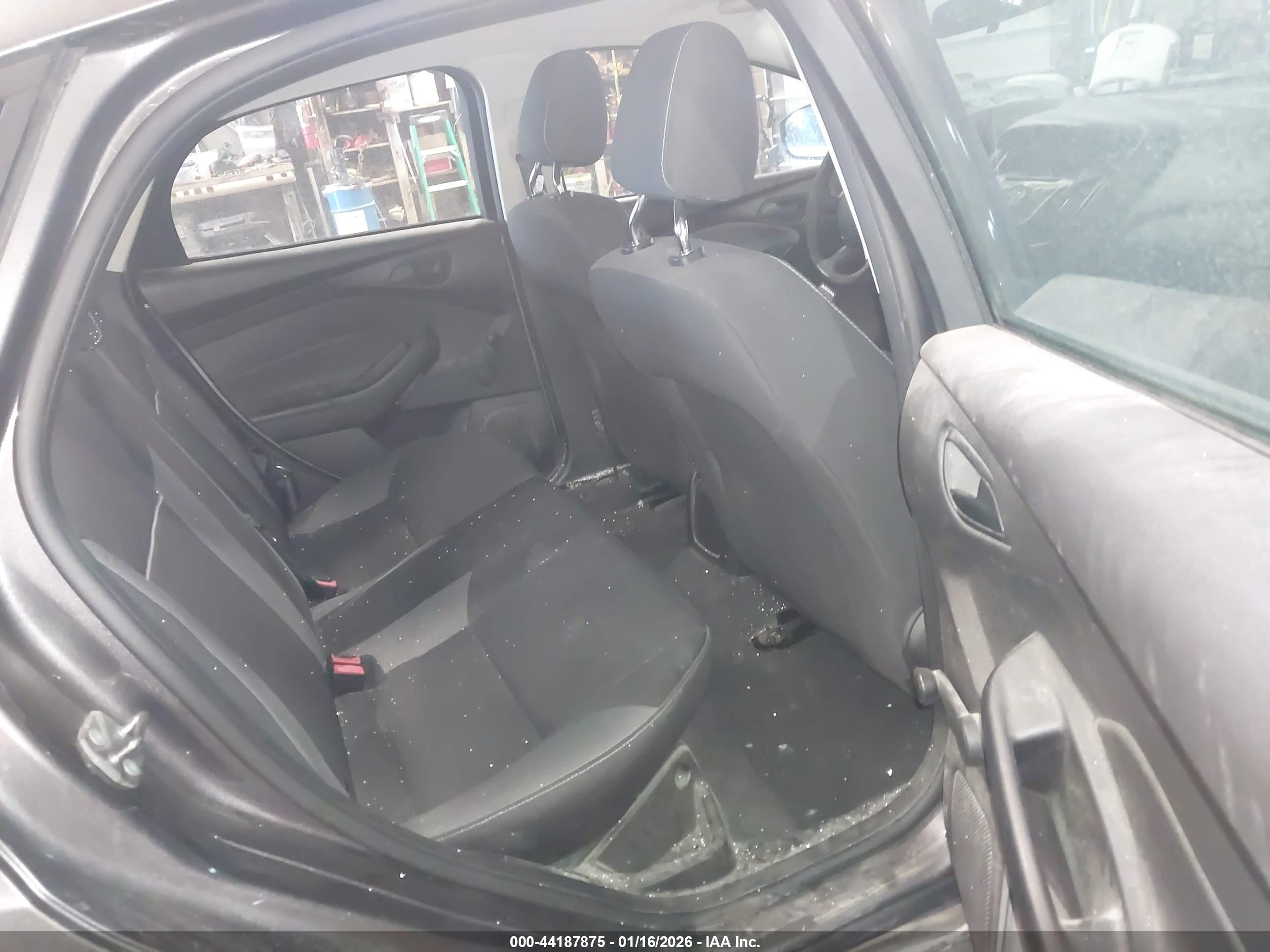 FORD FOCUS image 8