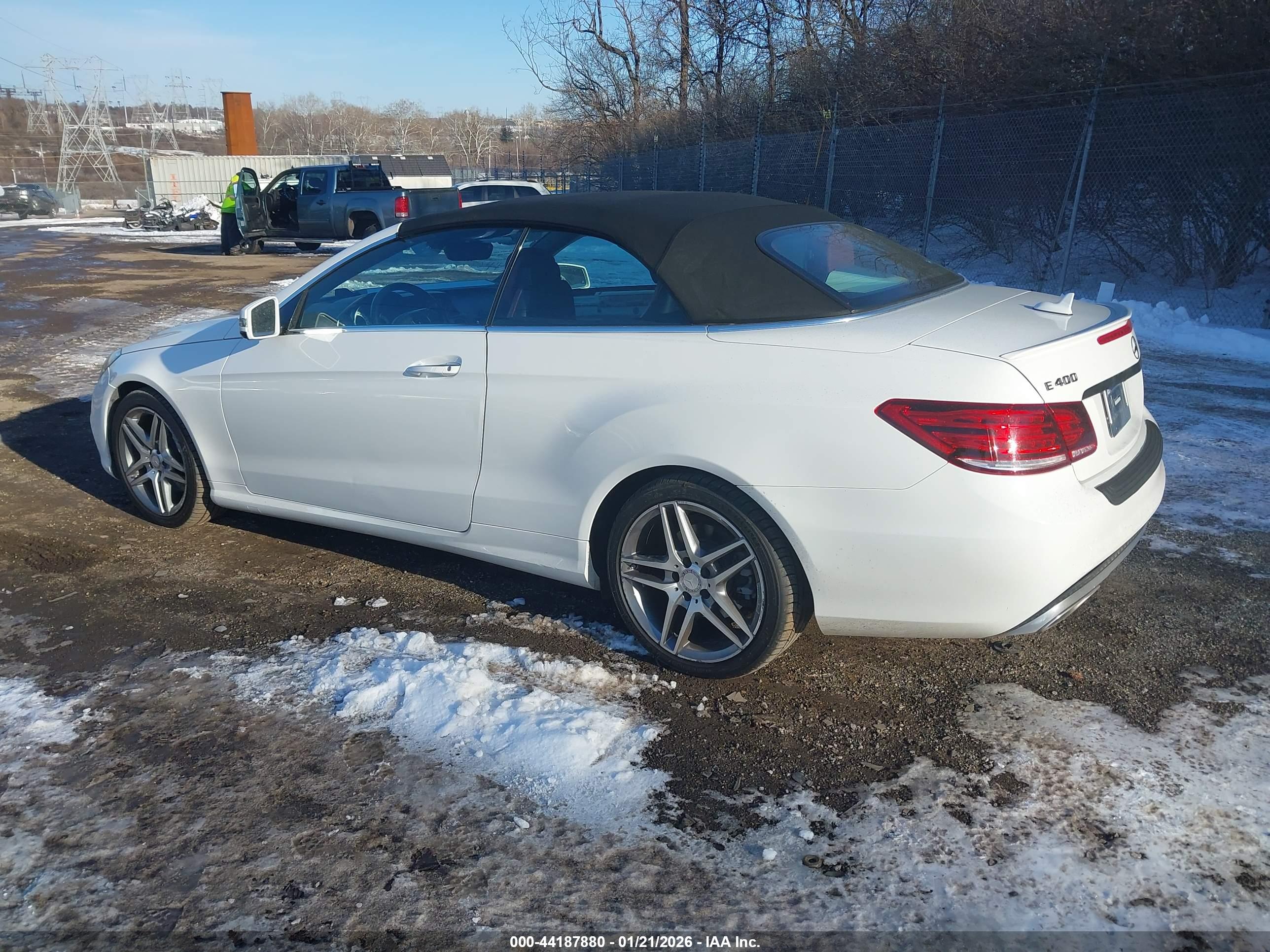 MERCEDES-BENZ E image 3