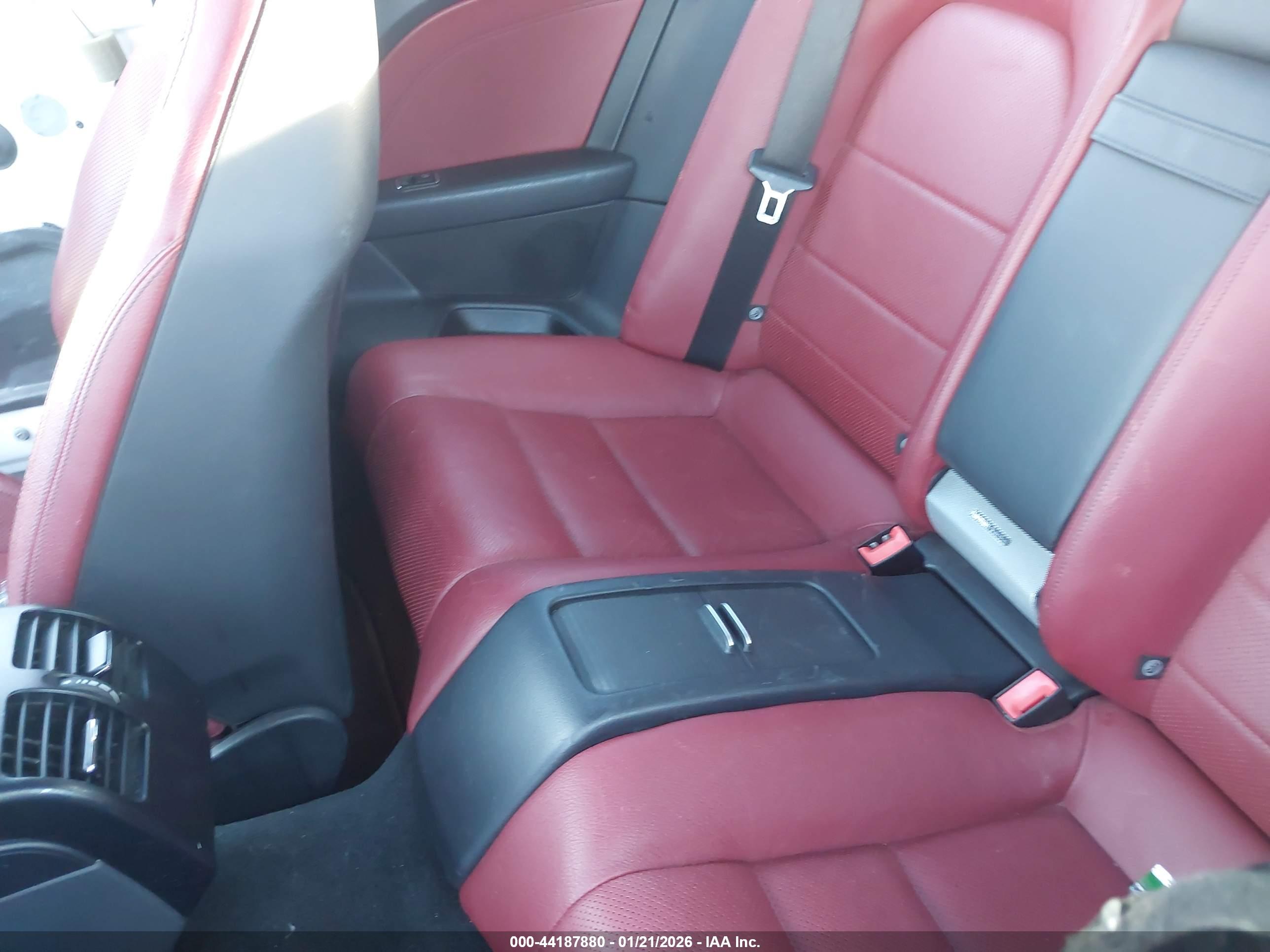 MERCEDES-BENZ E image 8