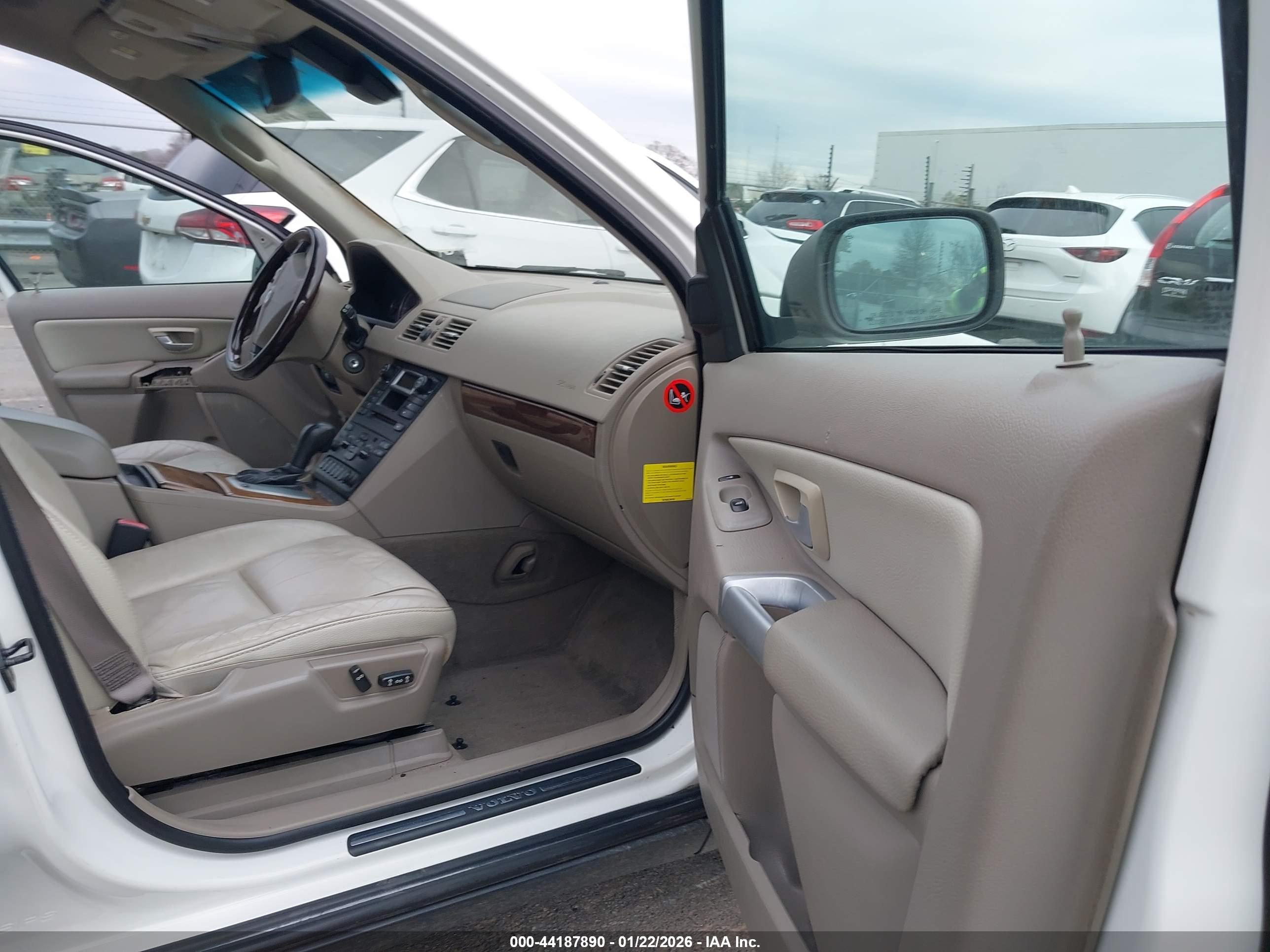 VOLVO XC90 image 5