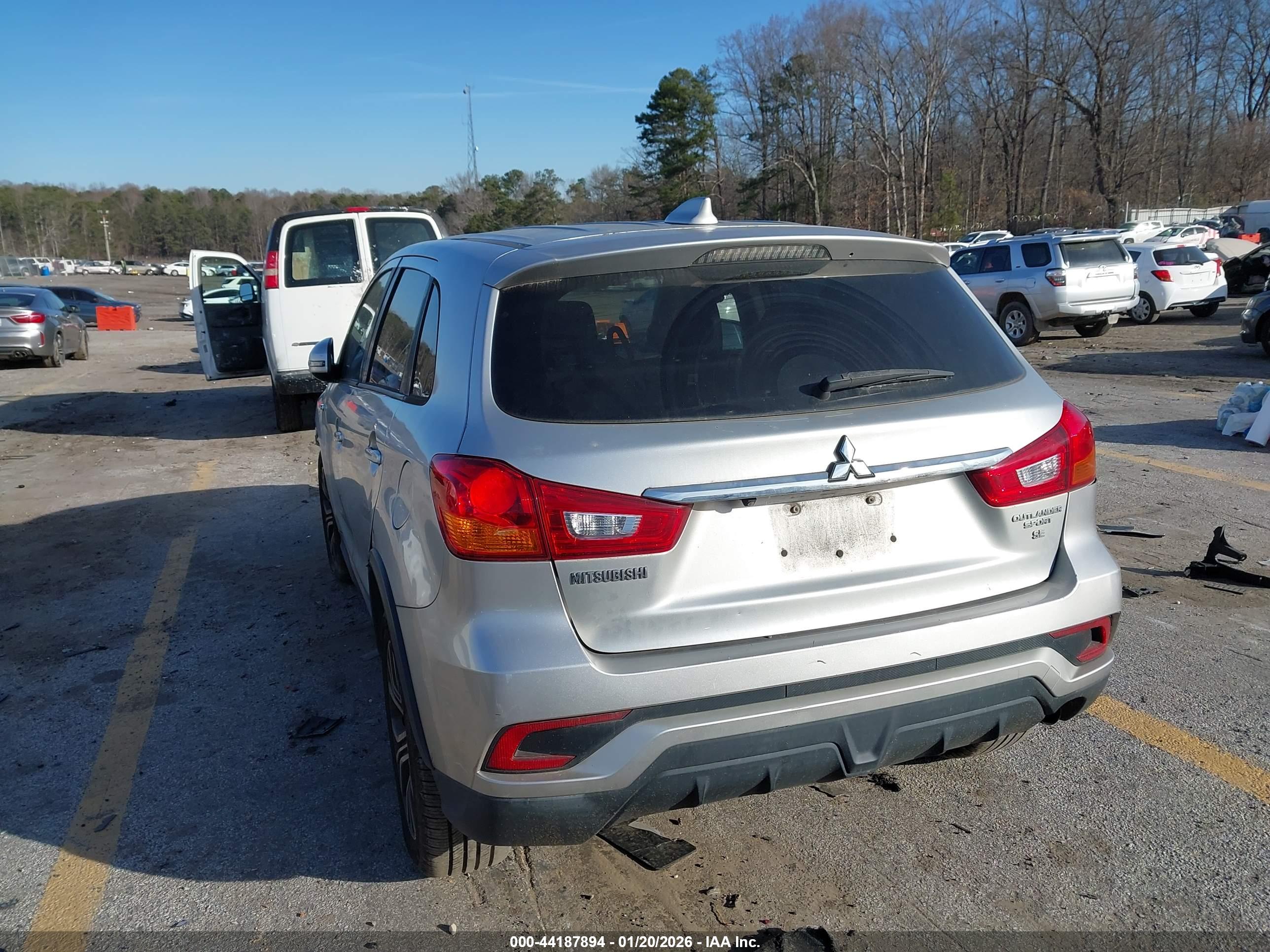 MITSUBISHI OUTLANDER image 3