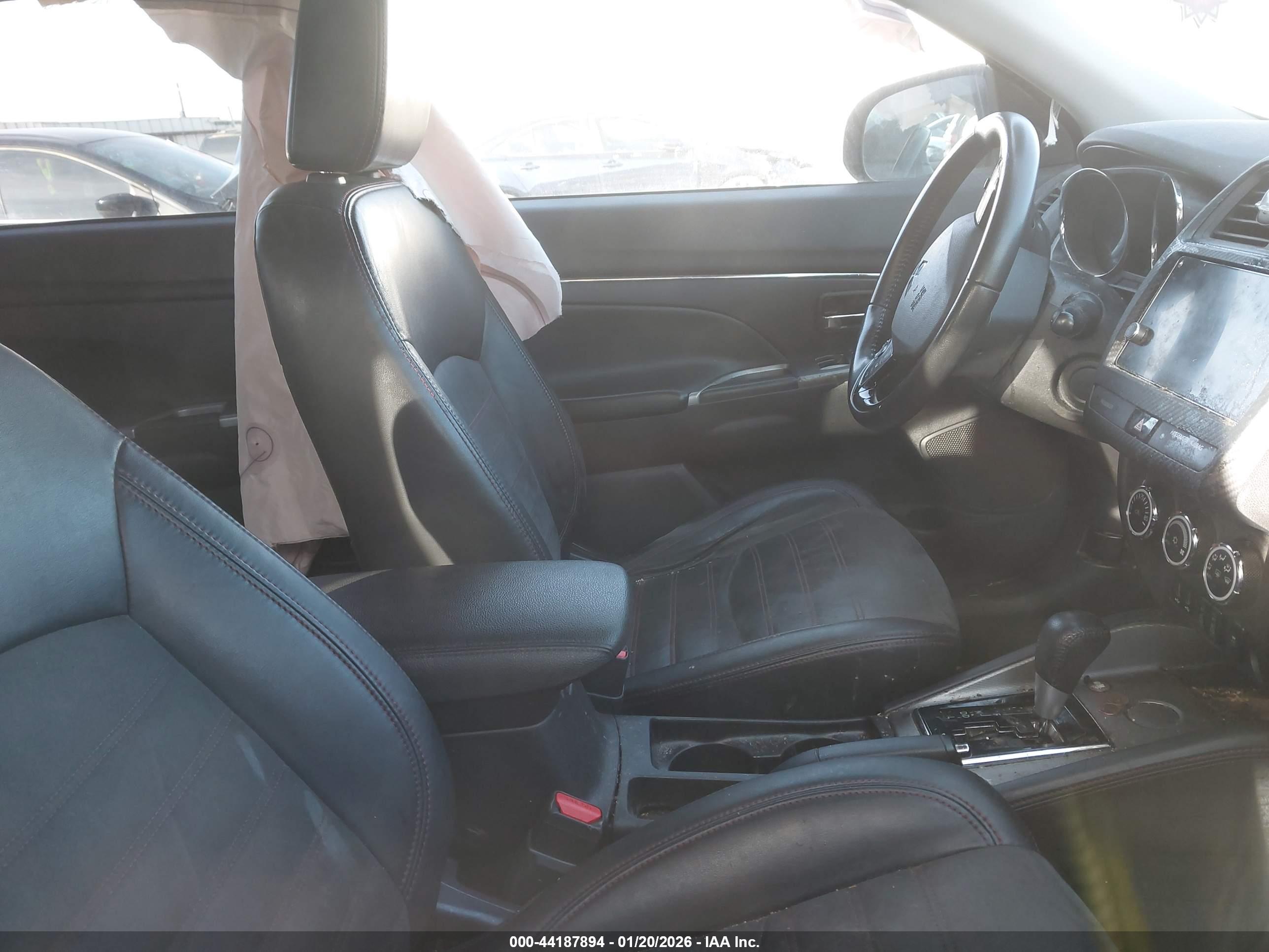 MITSUBISHI OUTLANDER image 5