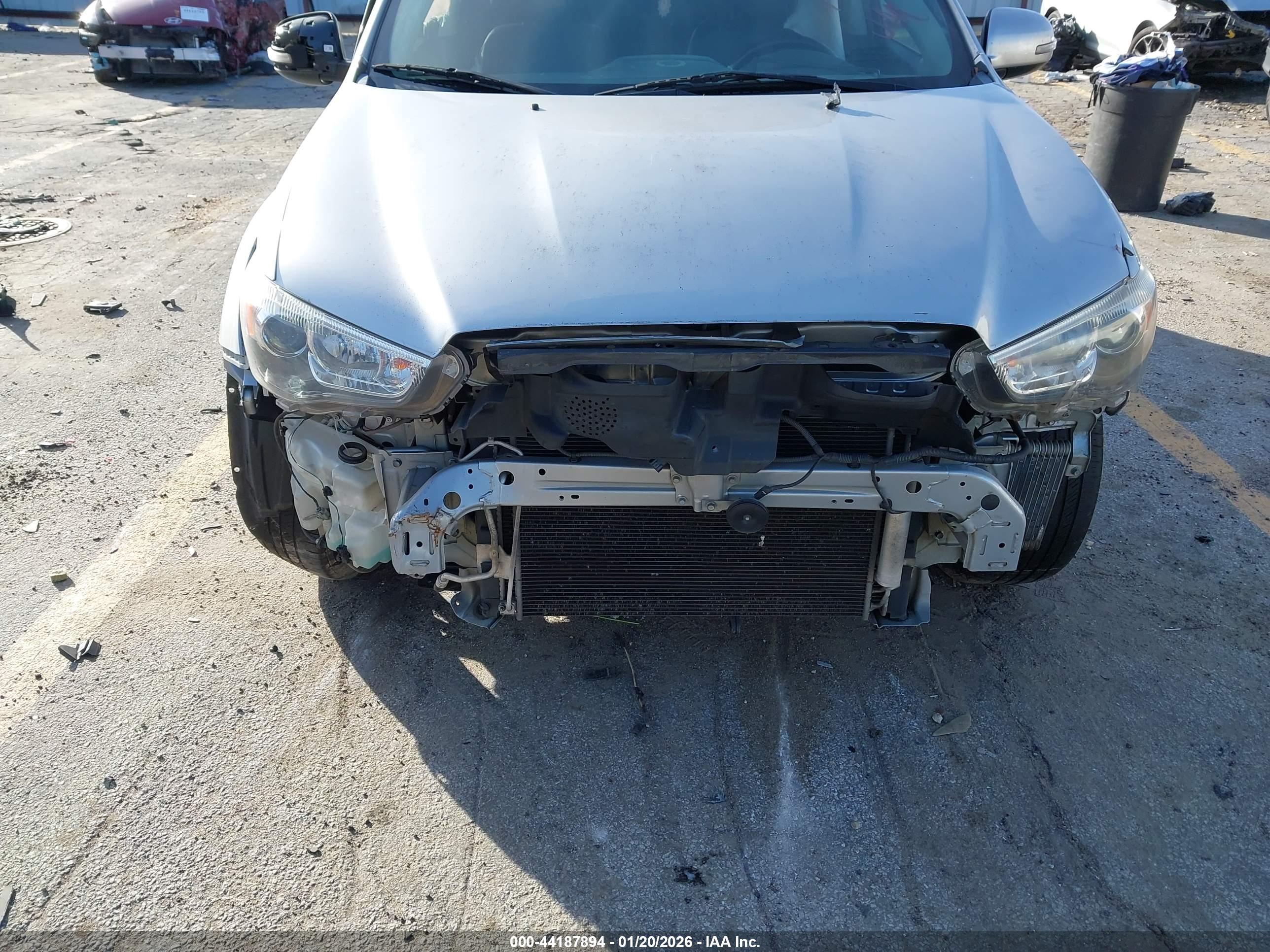 MITSUBISHI OUTLANDER image 6