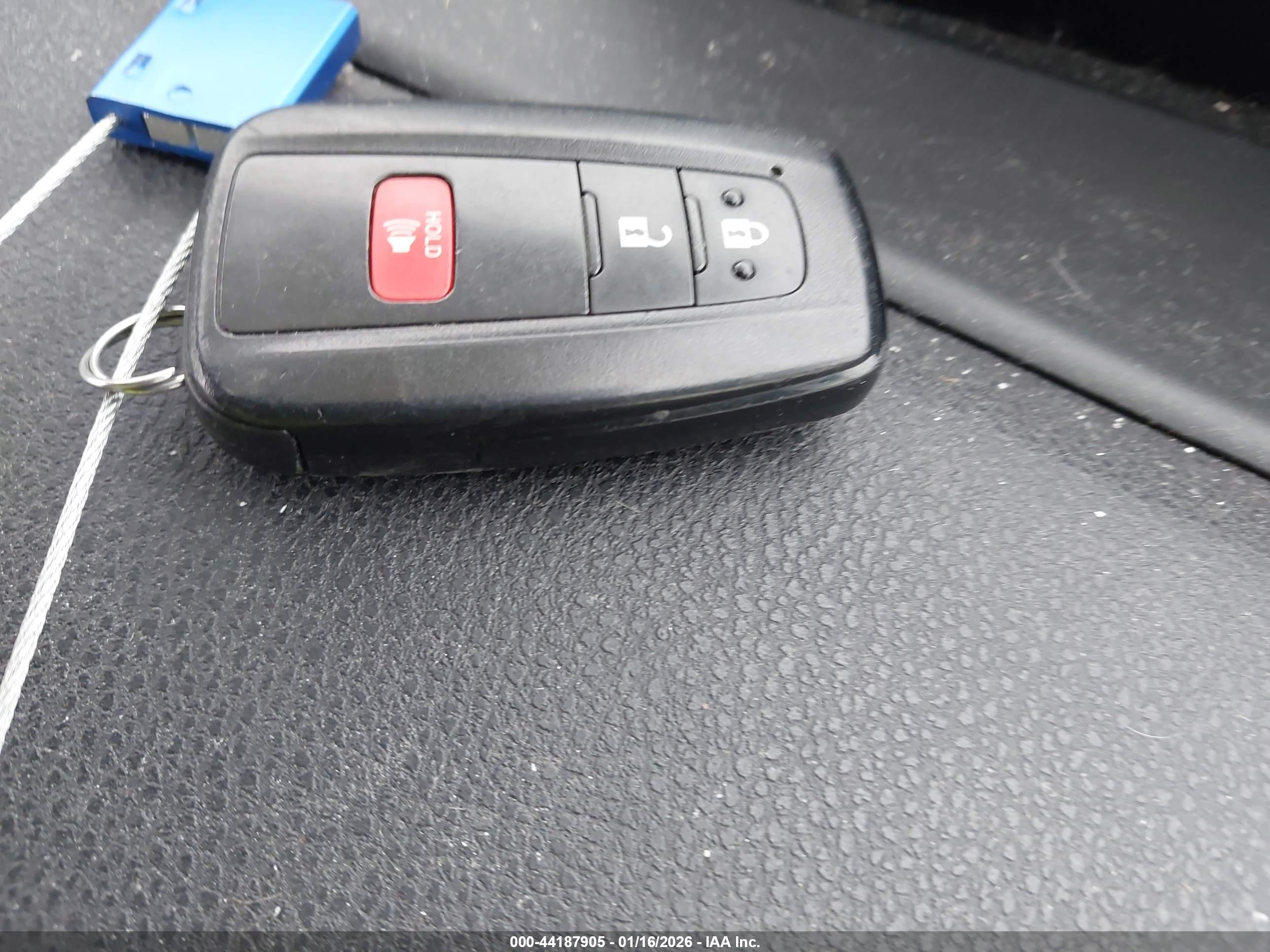 TOYOTA PRIUS image 11