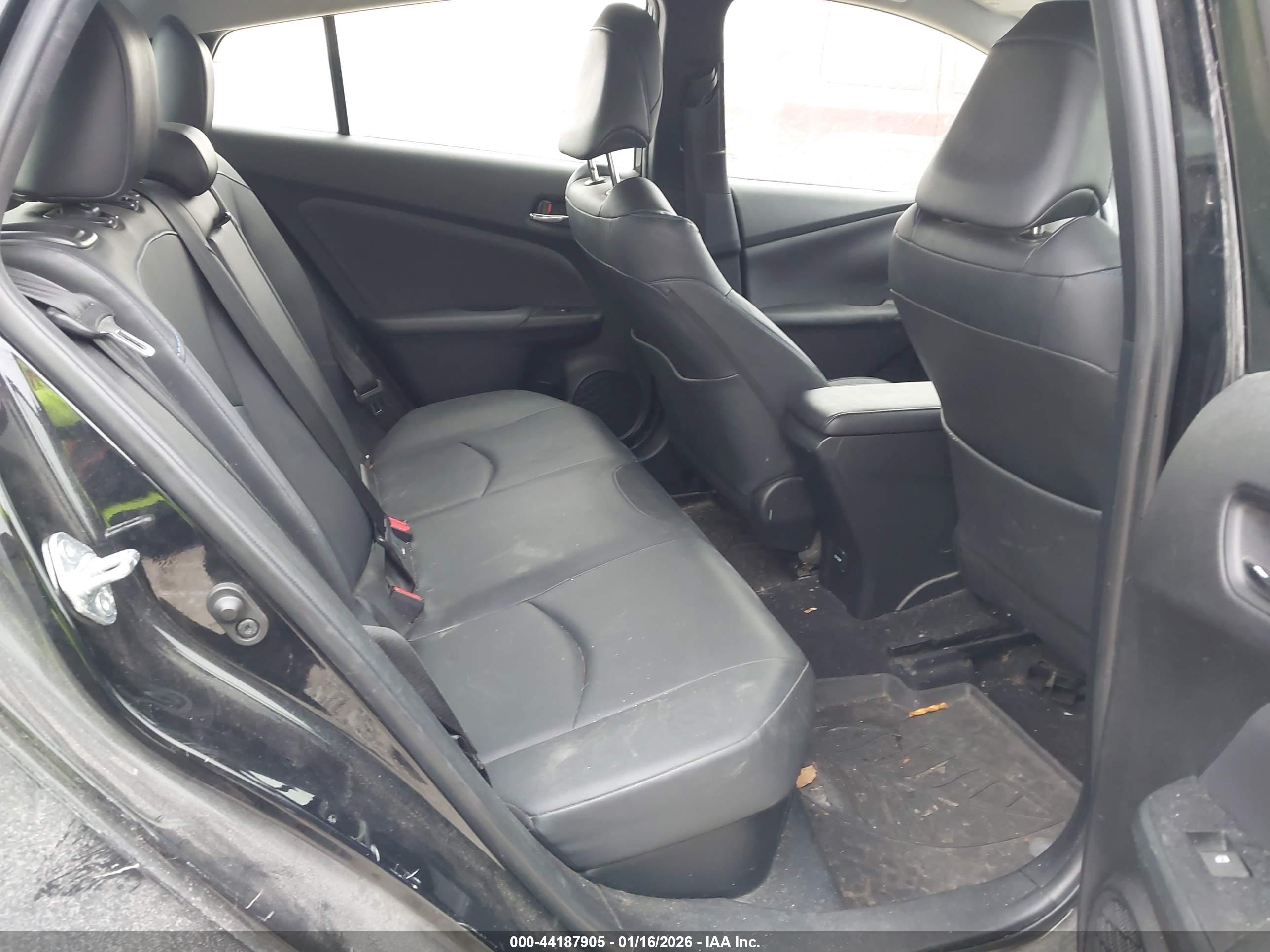 TOYOTA PRIUS image 8