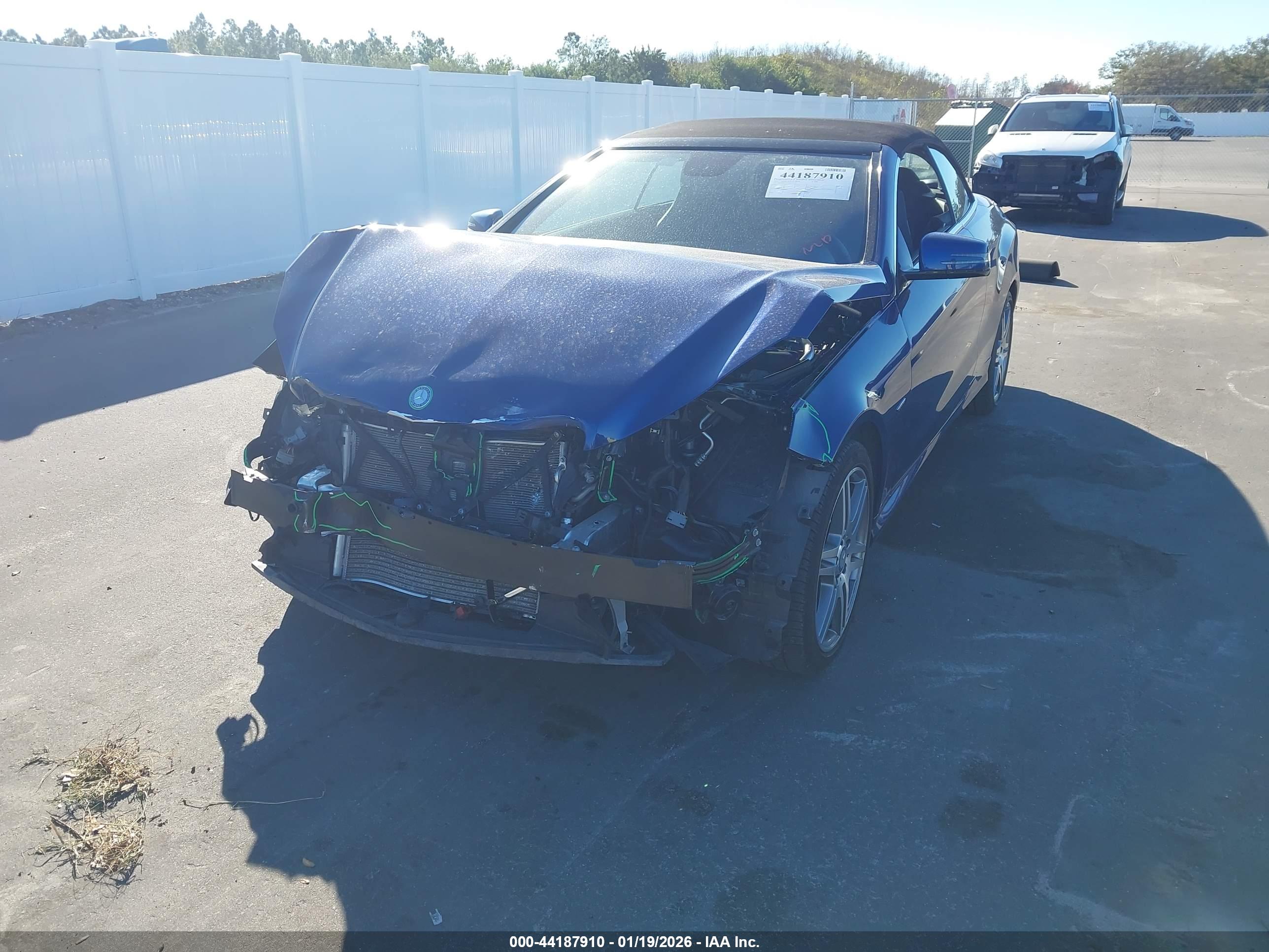 MERCEDES-BENZ E image 2