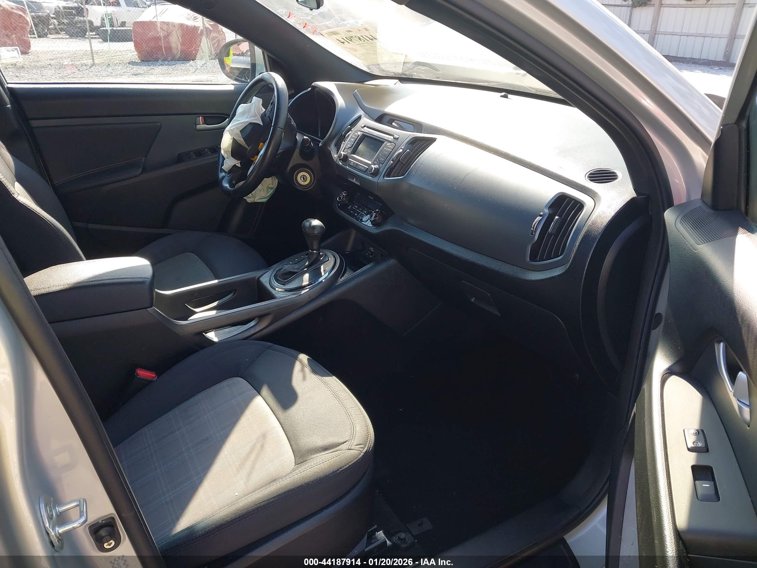 KIA SPORTAGE image 5
