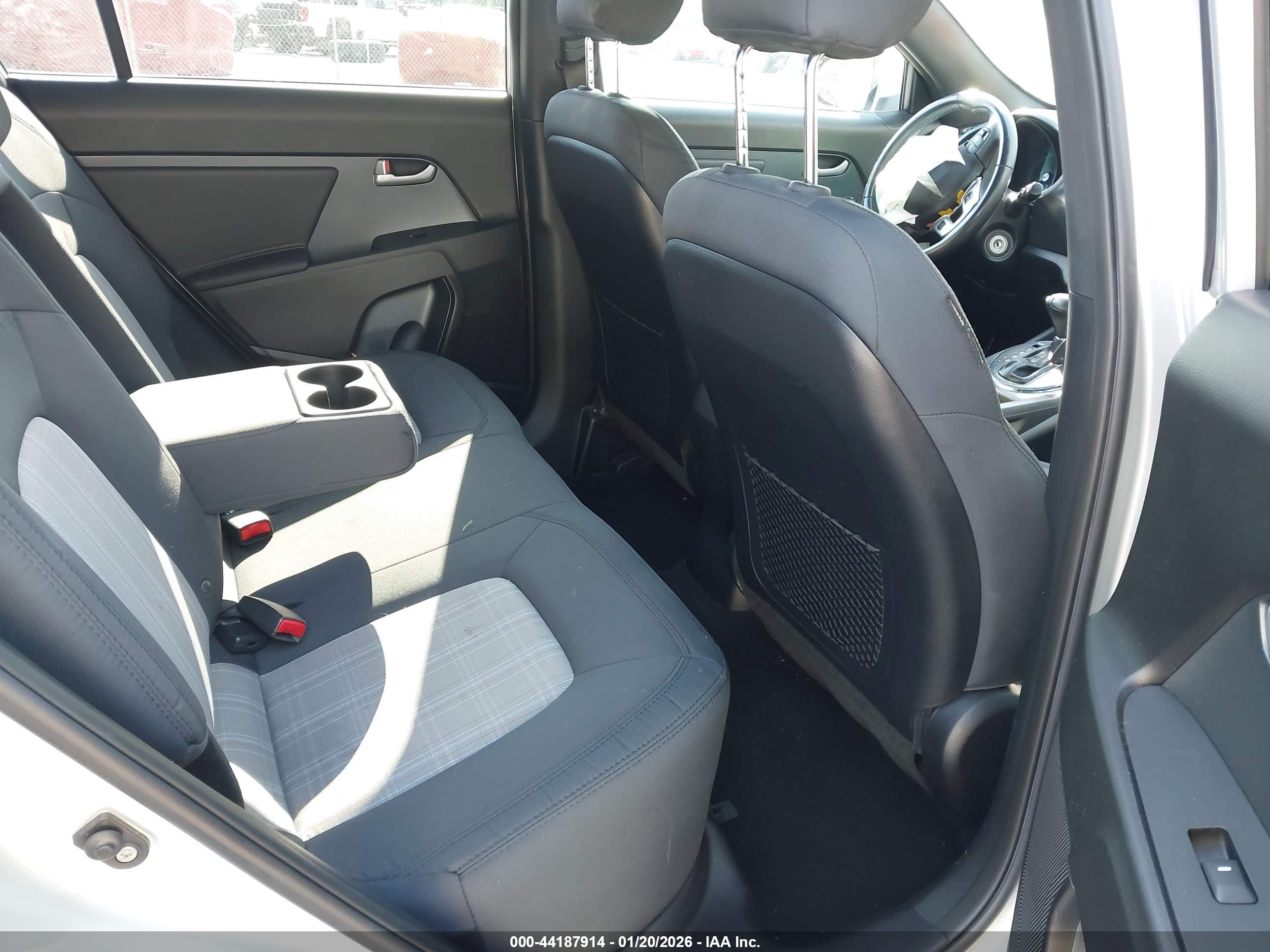 KIA SPORTAGE image 8