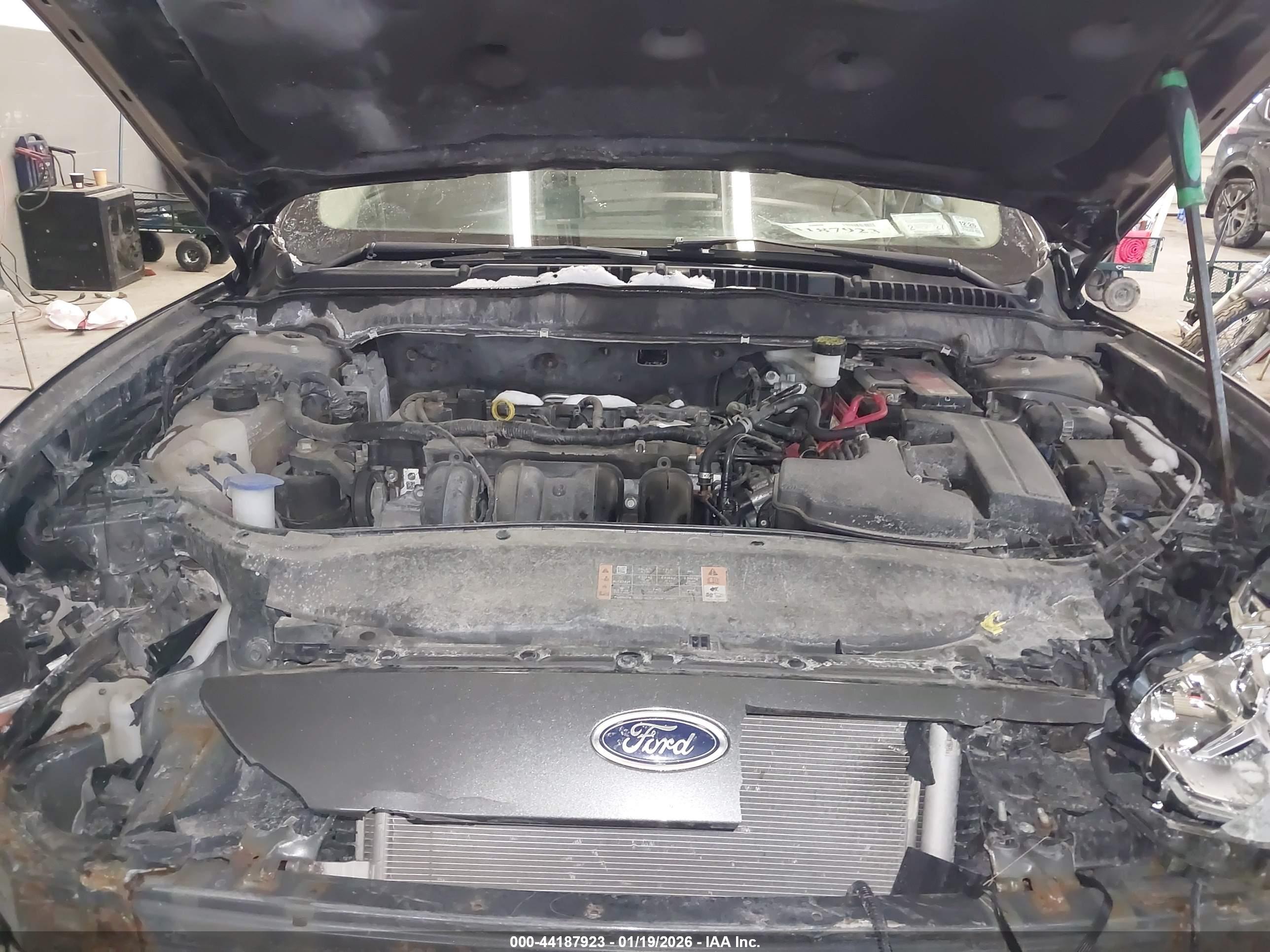 FORD FUSION image 10