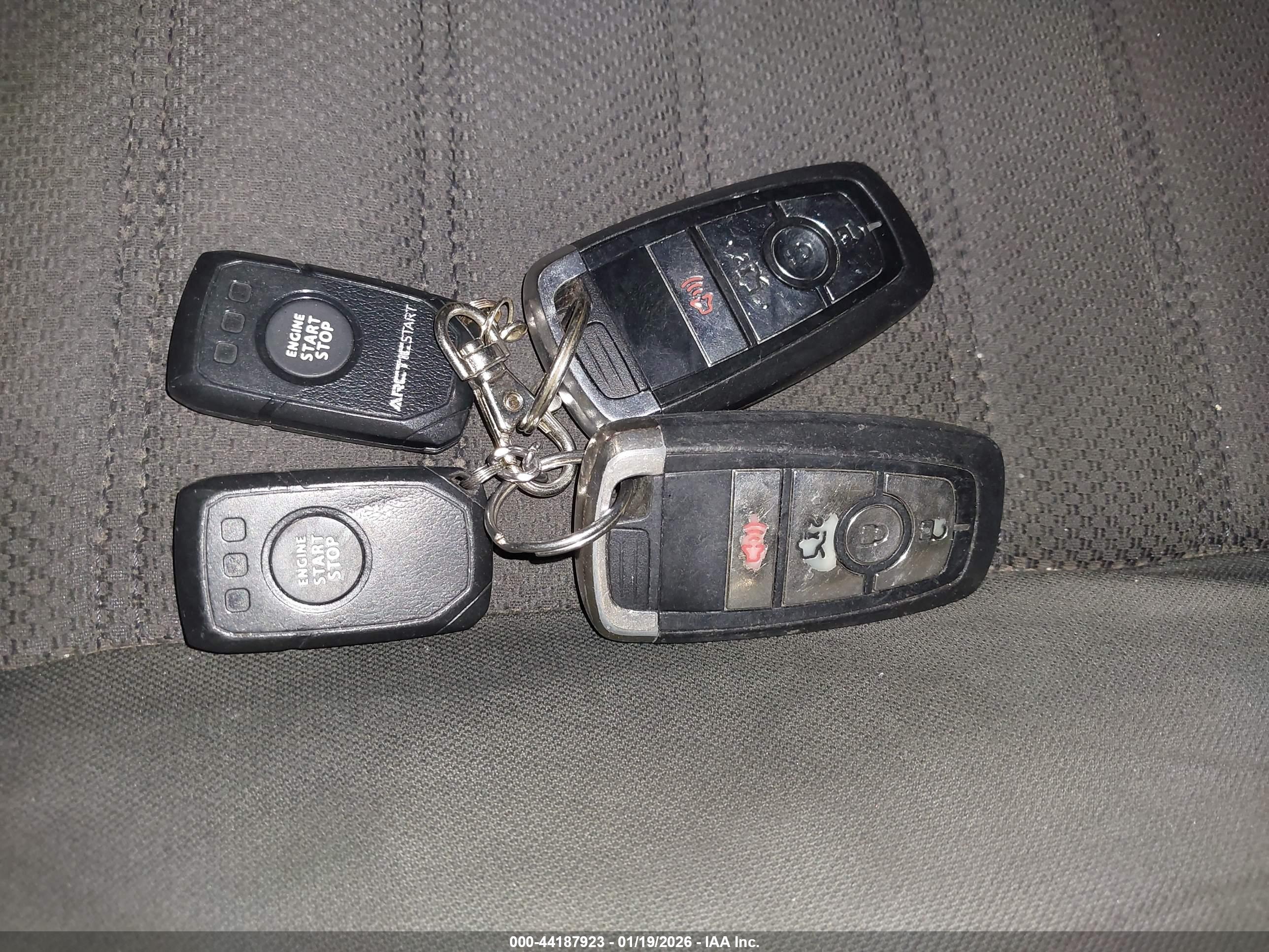FORD FUSION image 11