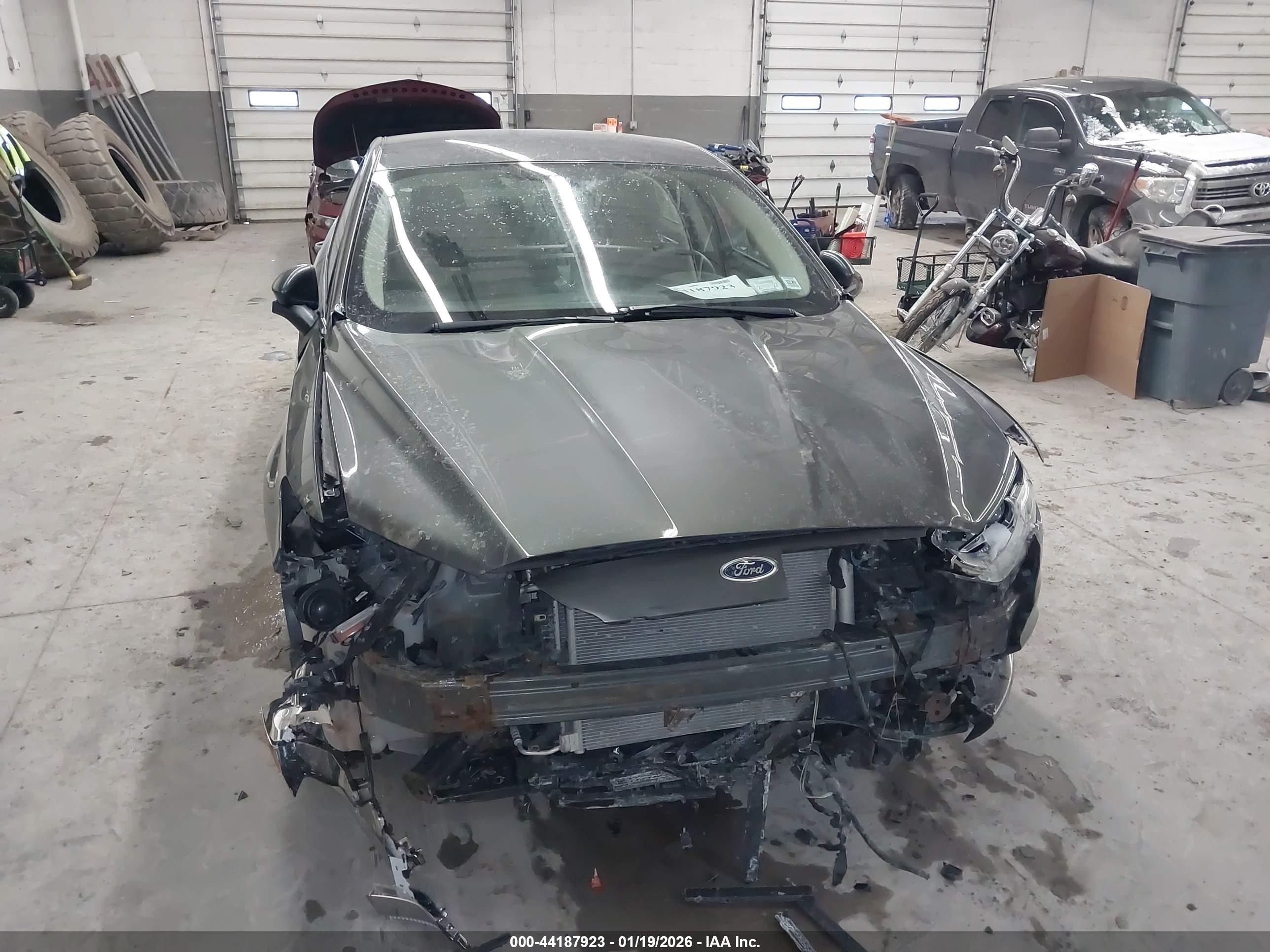 FORD FUSION image 6