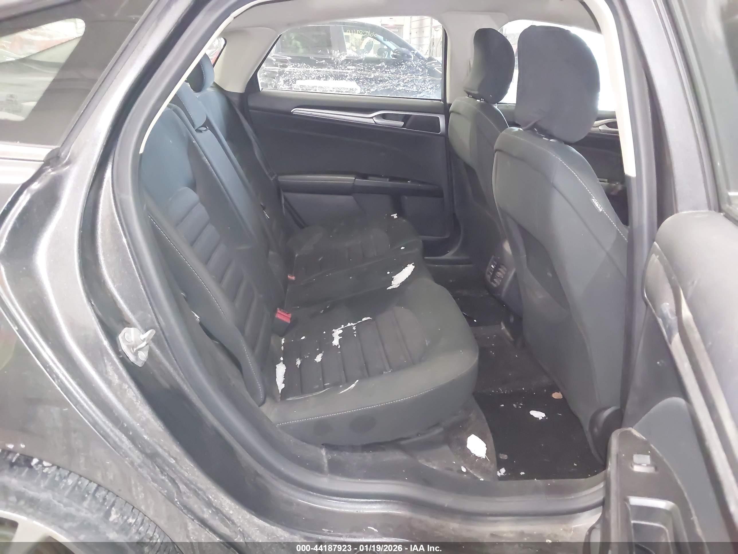 FORD FUSION image 8