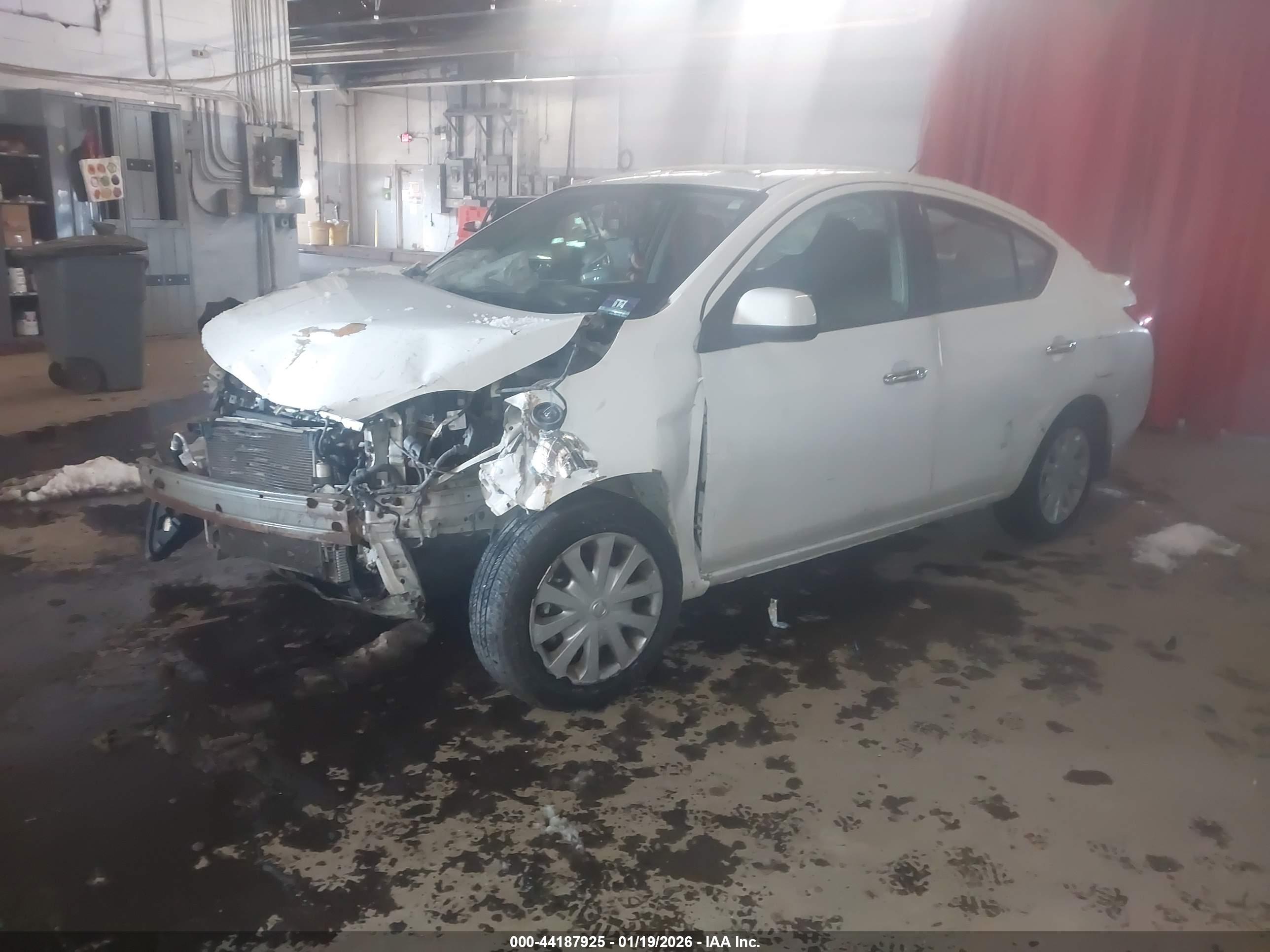 NISSAN VERSA image 2
