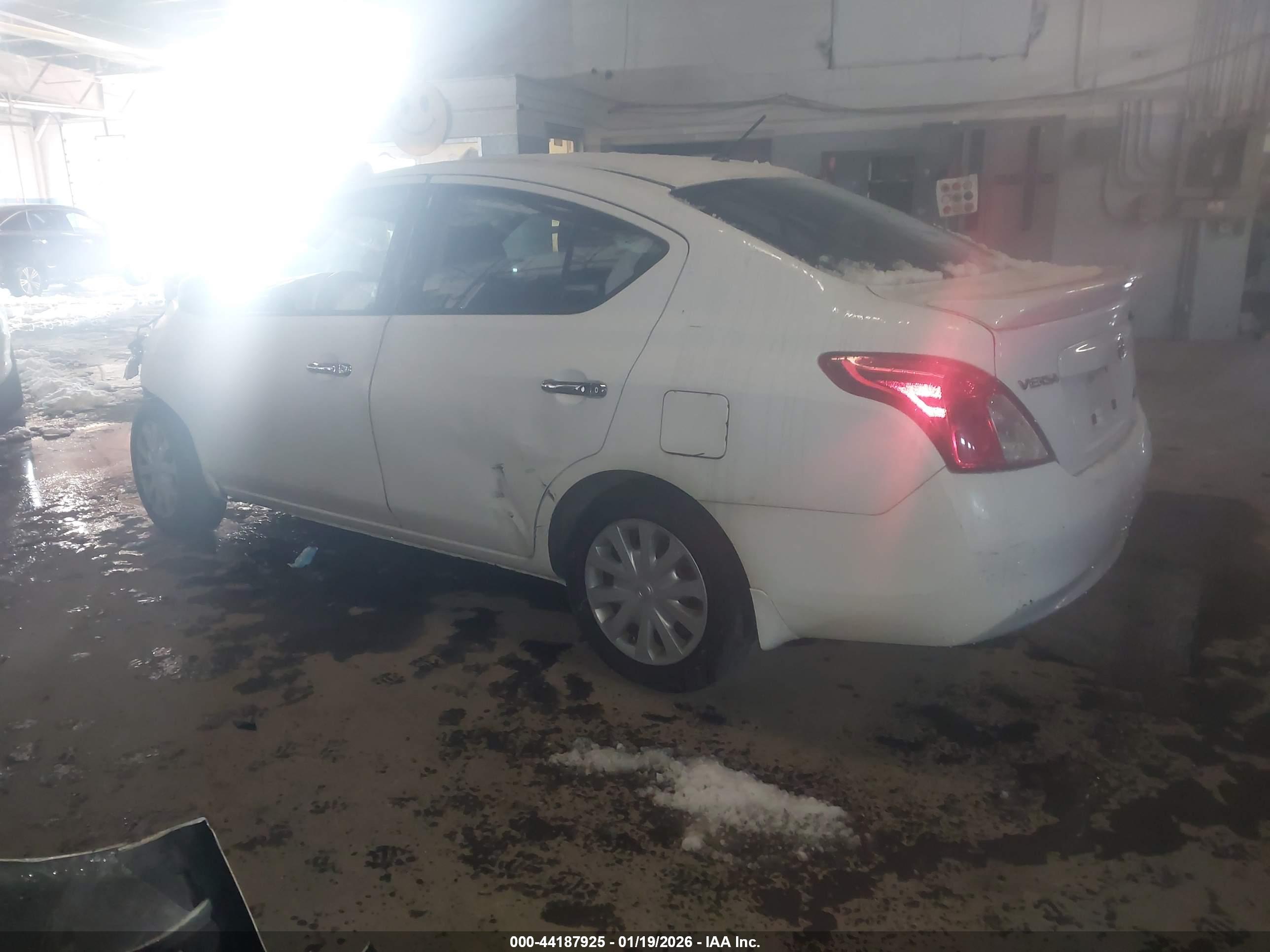 NISSAN VERSA image 3