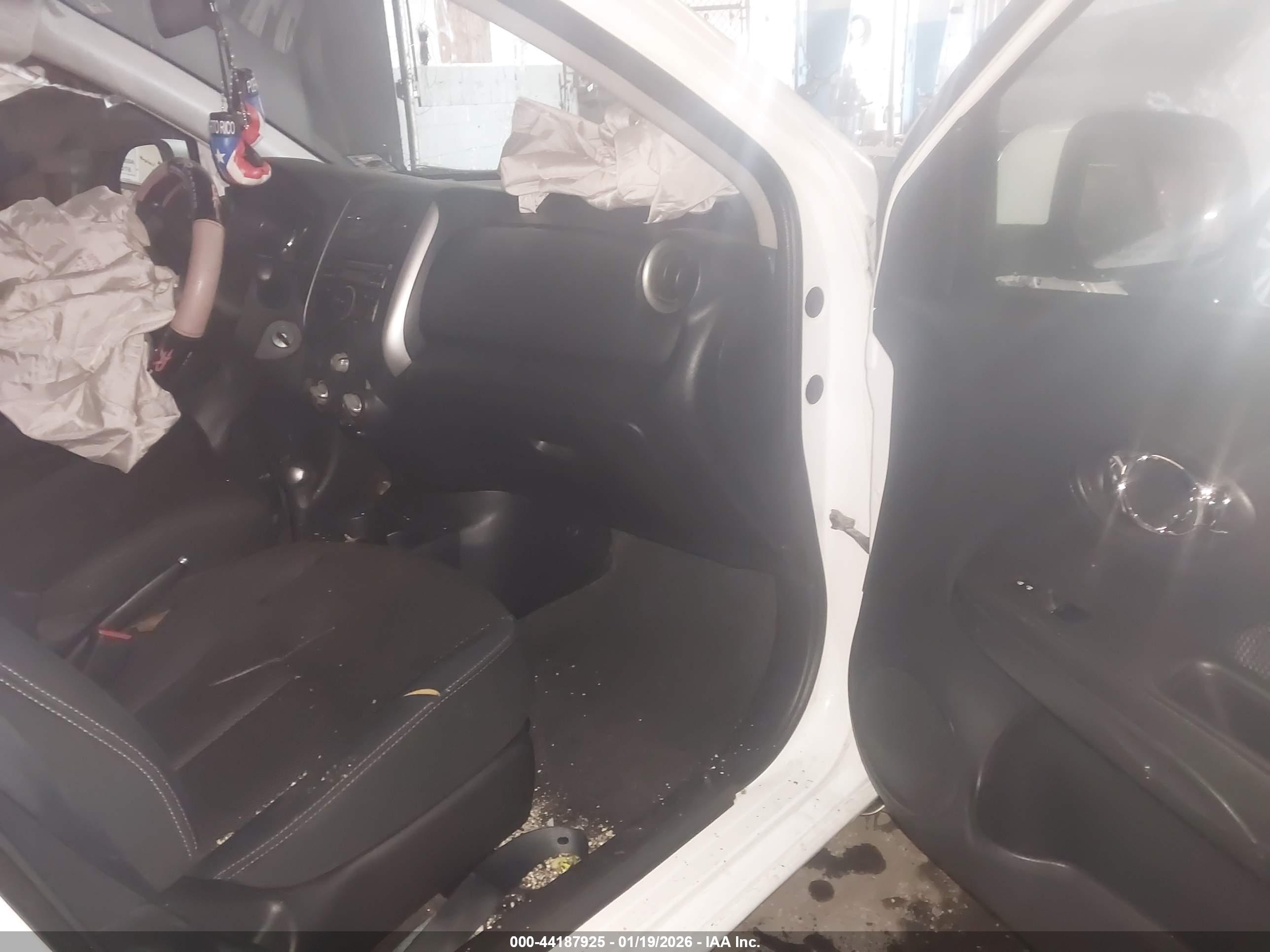 NISSAN VERSA image 5