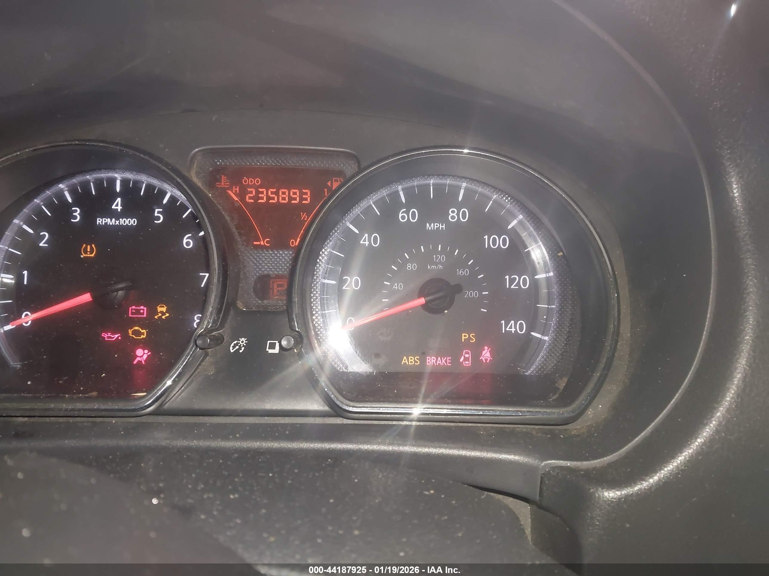 NISSAN VERSA image 7