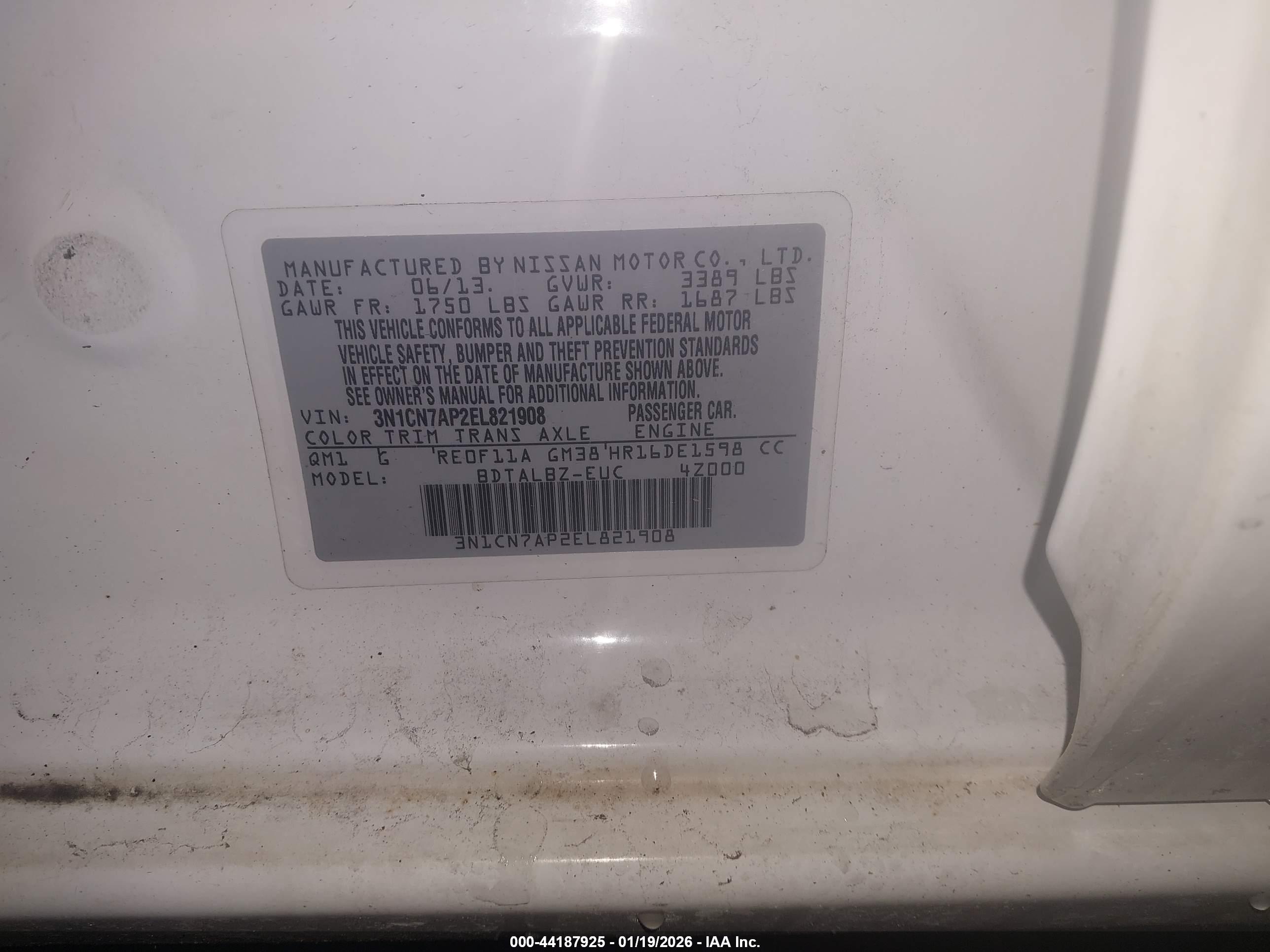 NISSAN VERSA image 9