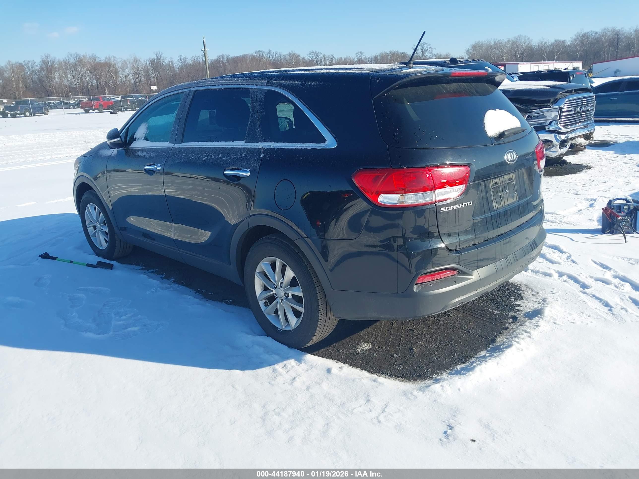 KIA SORENTO image 3
