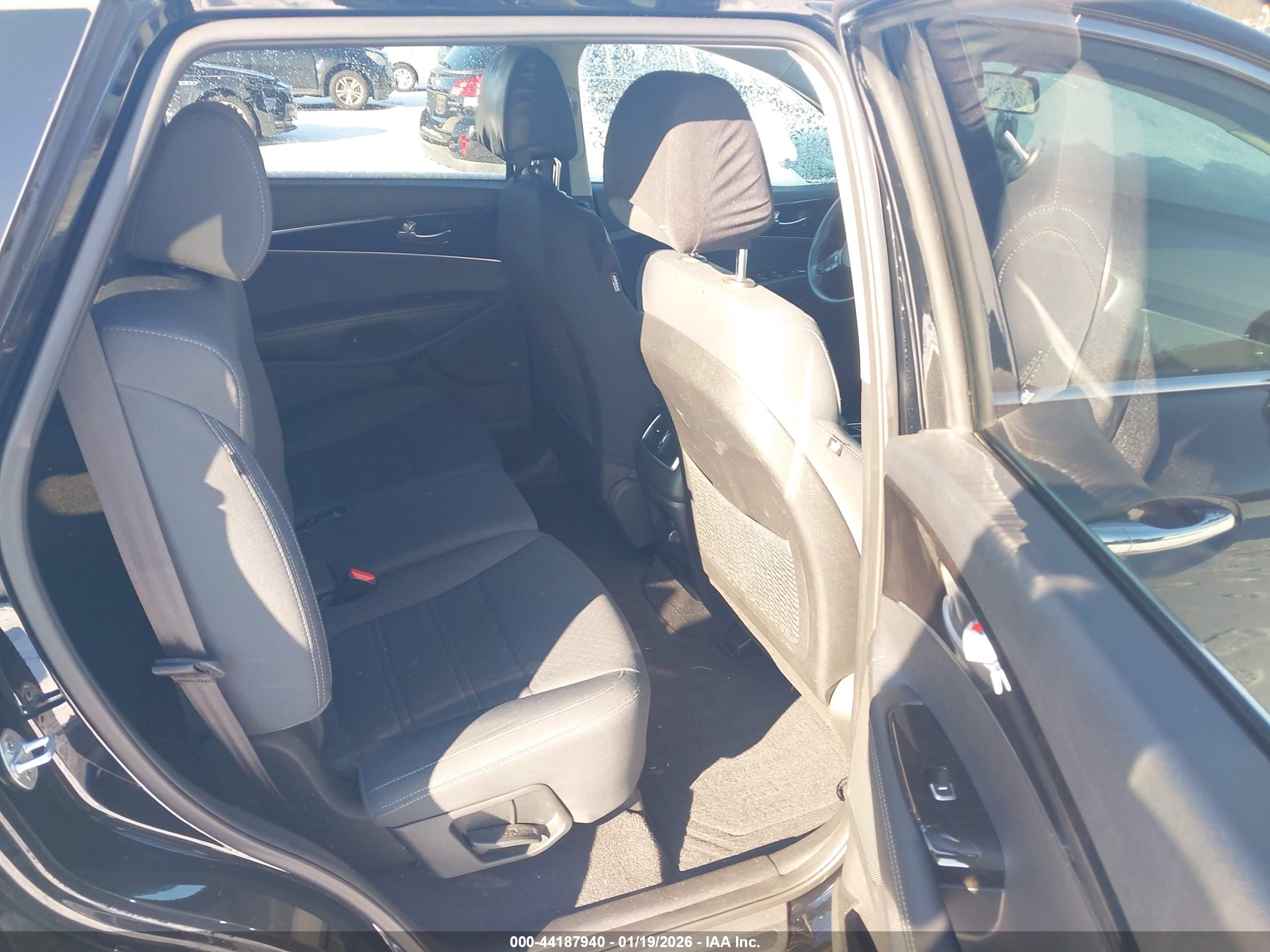 KIA SORENTO image 8