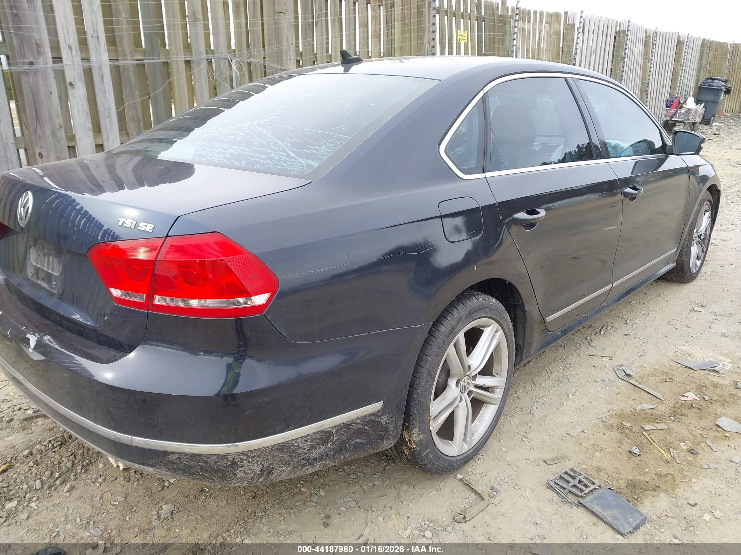 VOLKSWAGEN PASSAT image 4