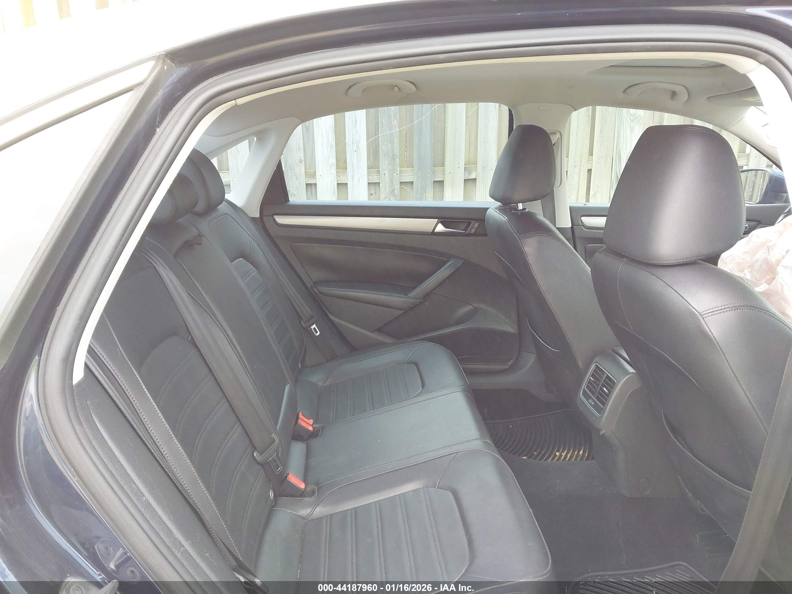 VOLKSWAGEN PASSAT image 8