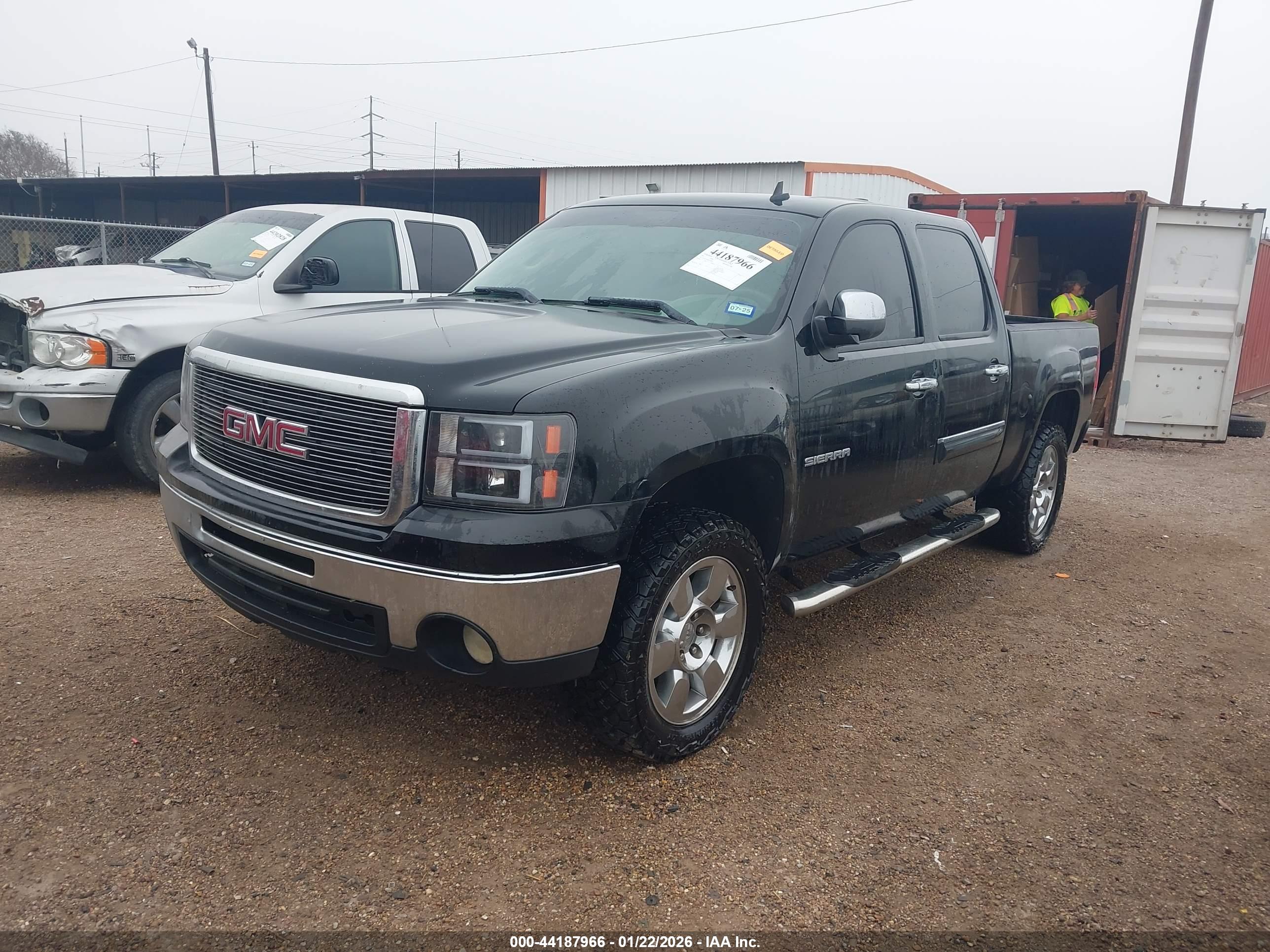 GMC SIERRA image 2