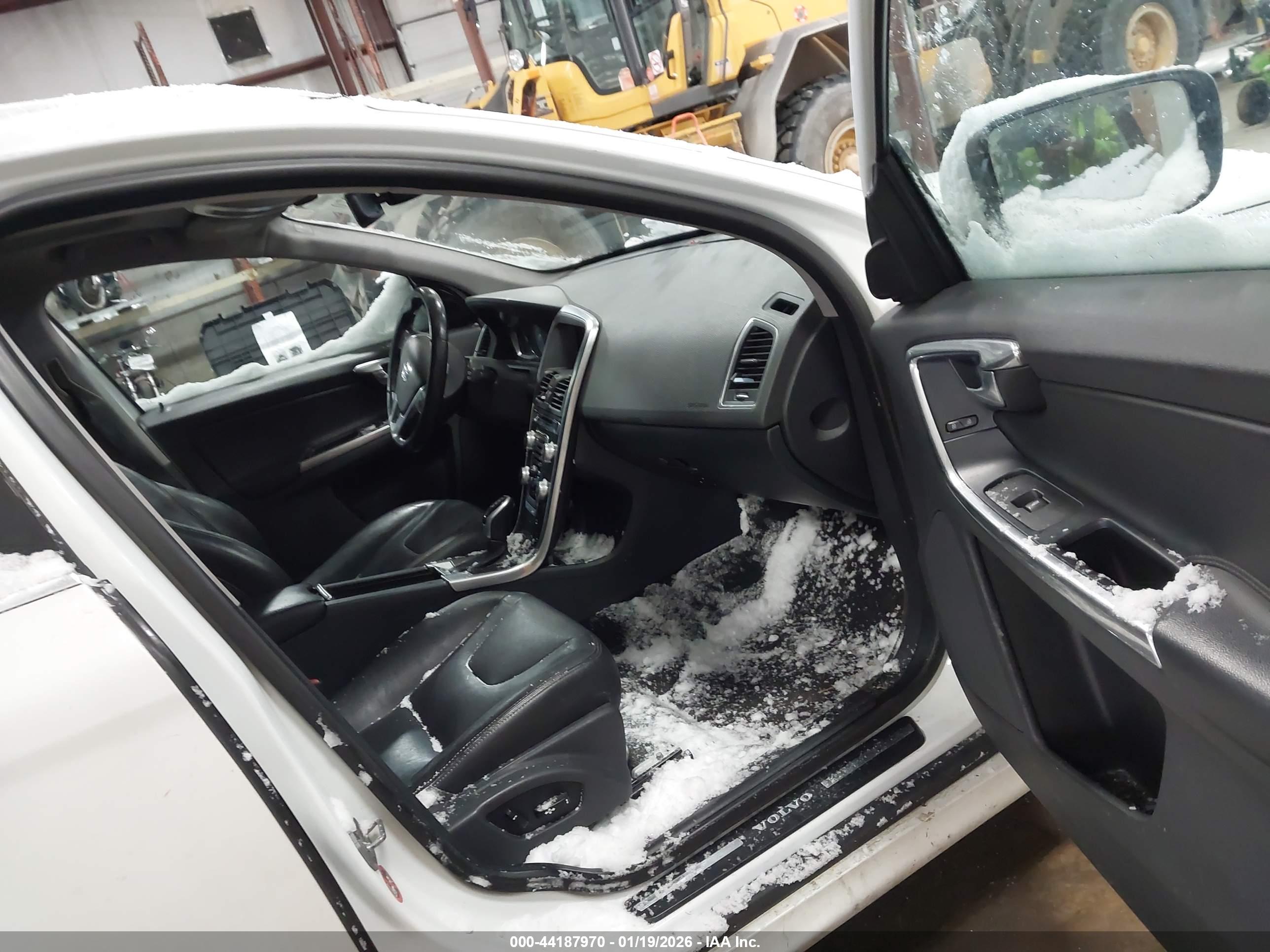 VOLVO XC60 image 5