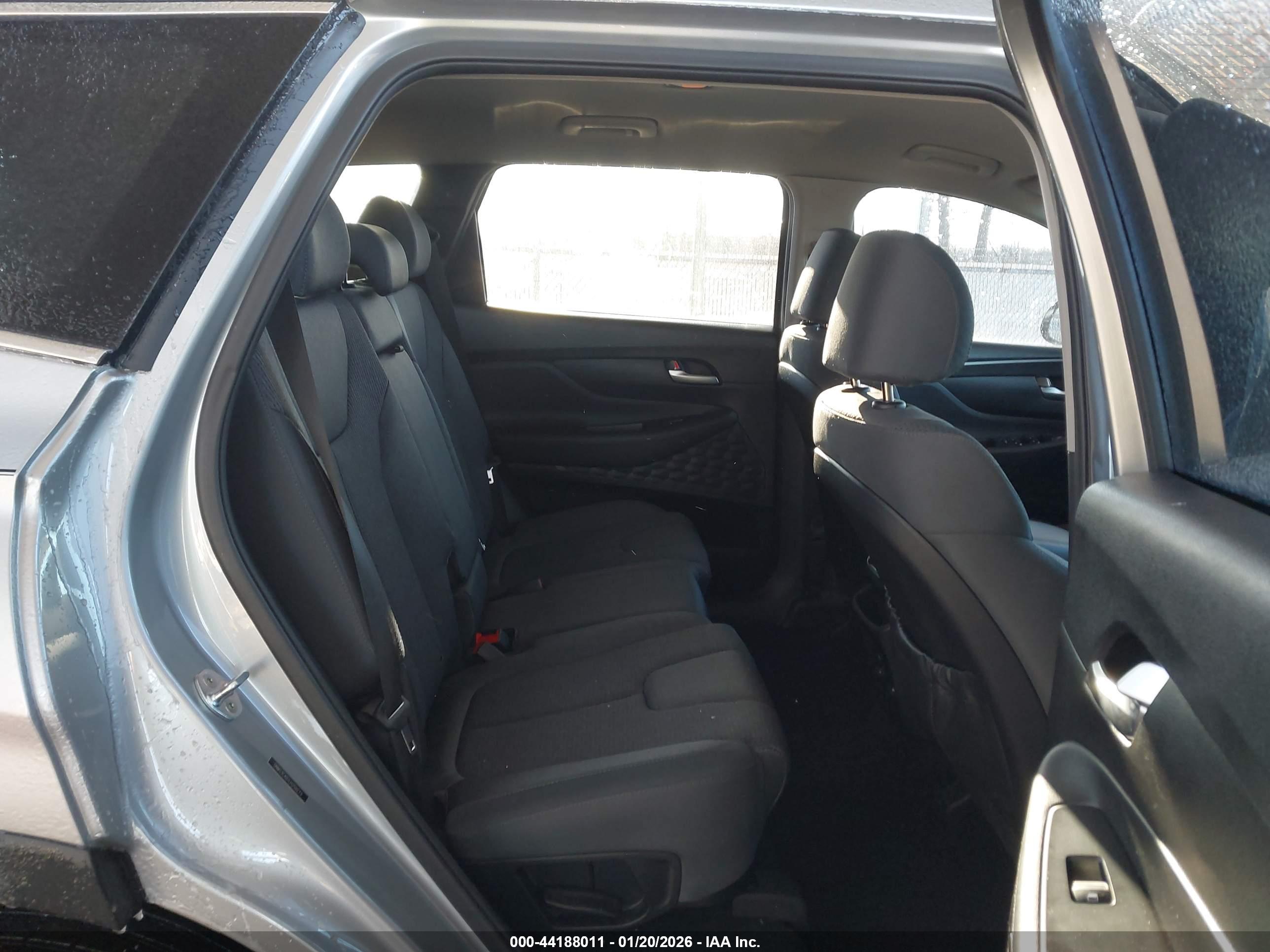 HYUNDAI SANTA image 8