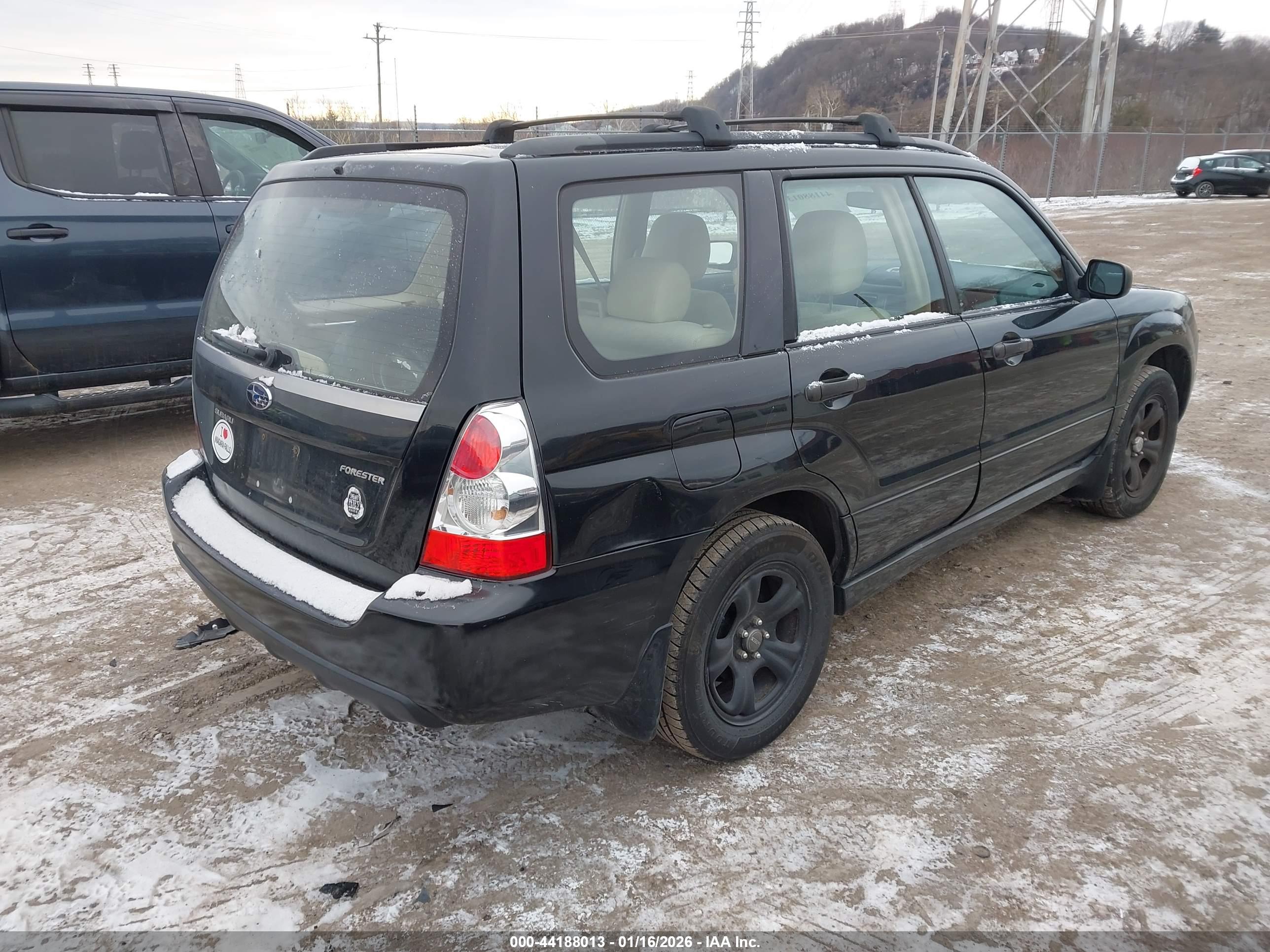 SUBARU FORESTER image 4