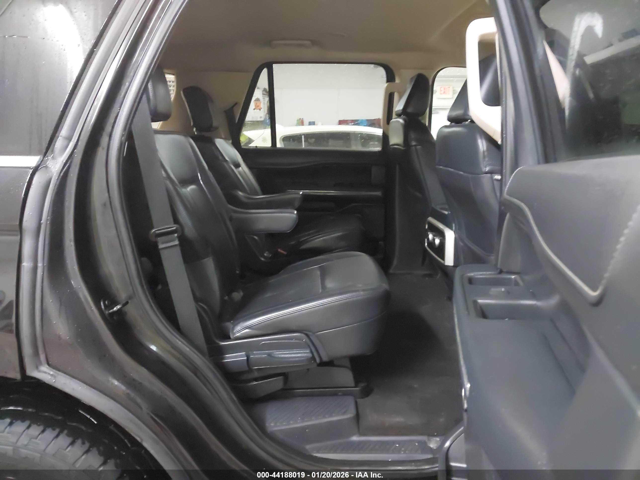 FORD EXPEDITION image 8