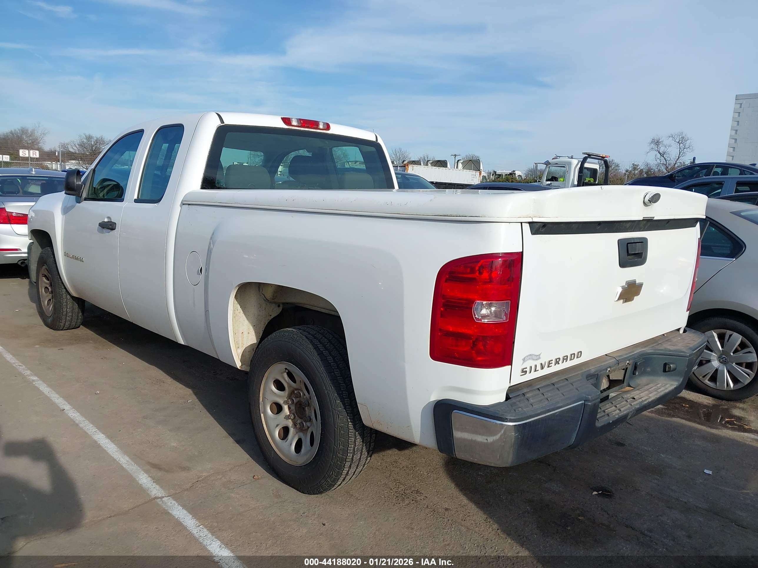 CHEVROLET SILVERADO image 3