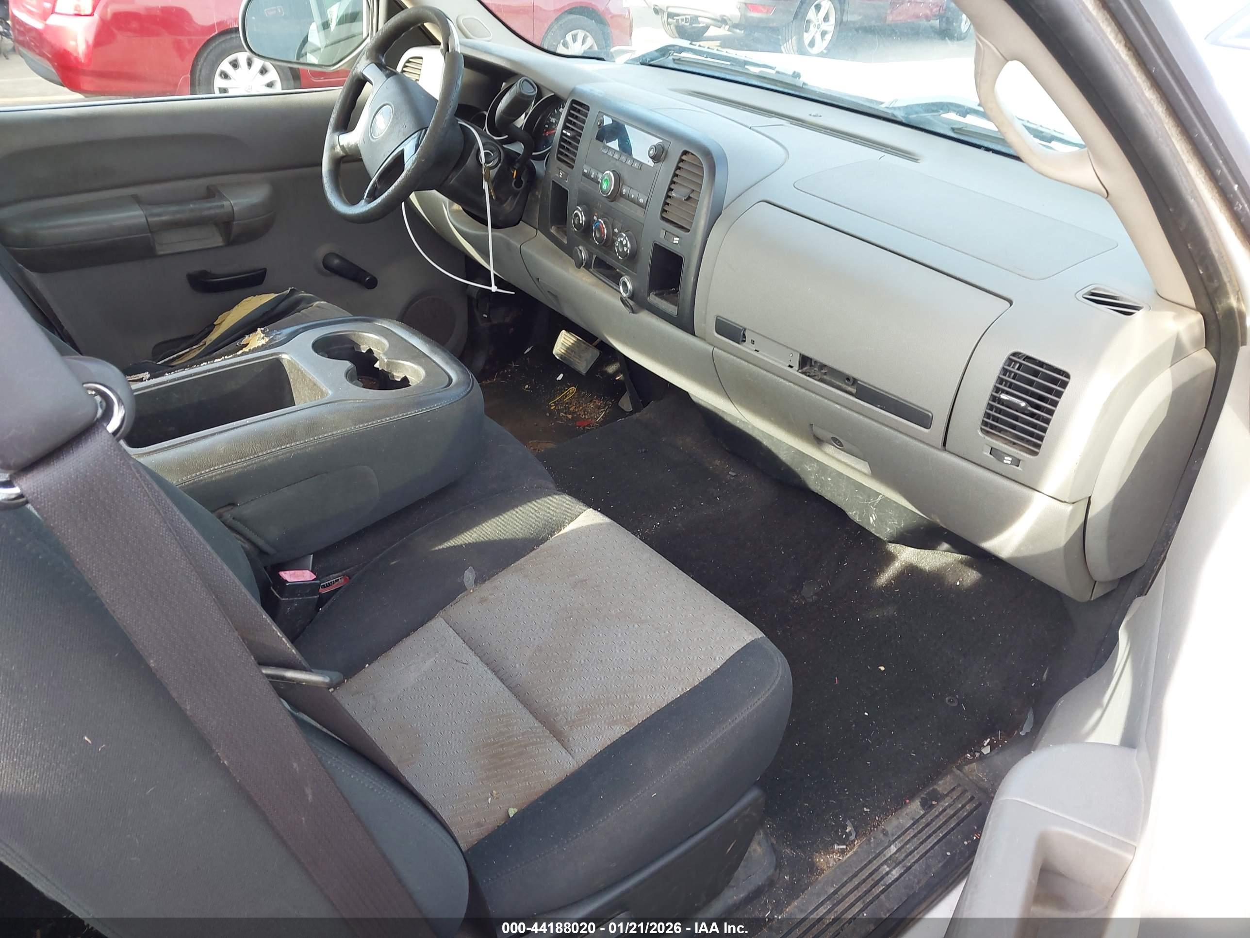 CHEVROLET SILVERADO image 5