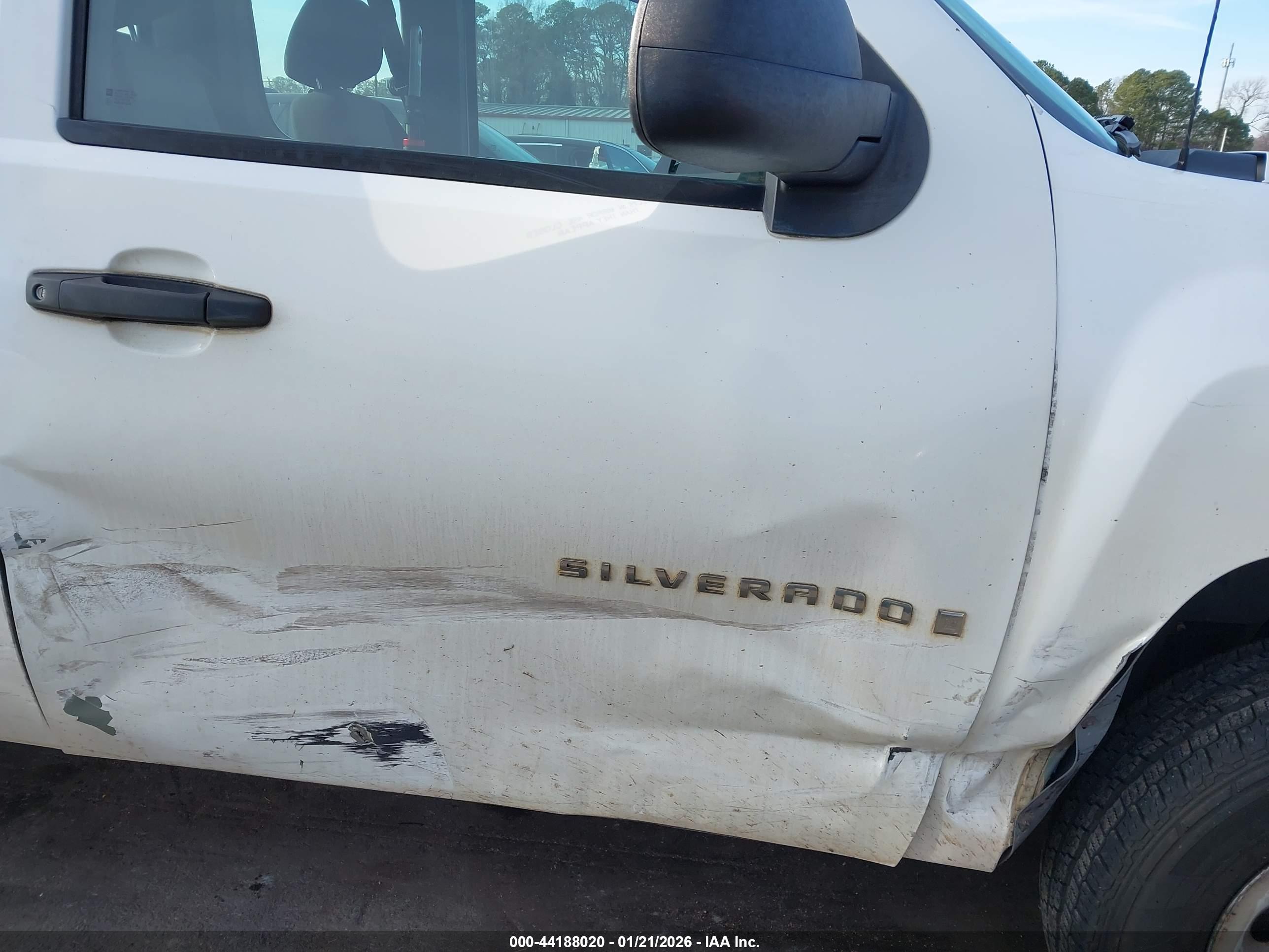 CHEVROLET SILVERADO image 6