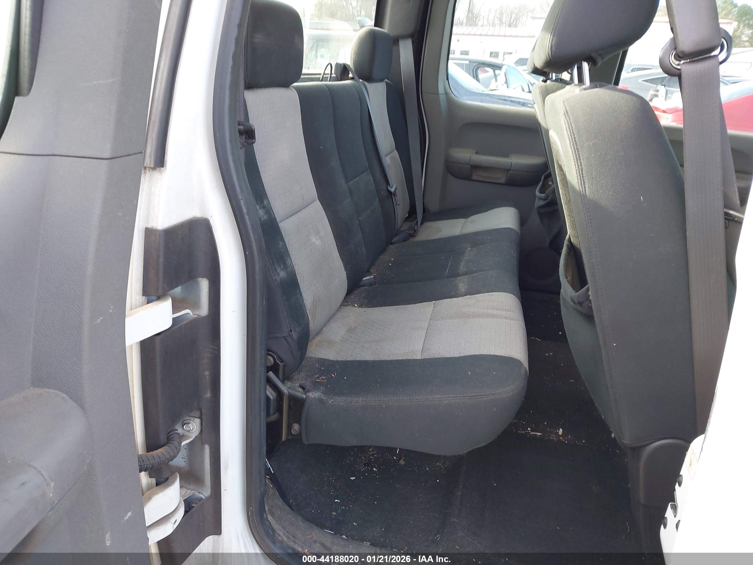 CHEVROLET SILVERADO image 8