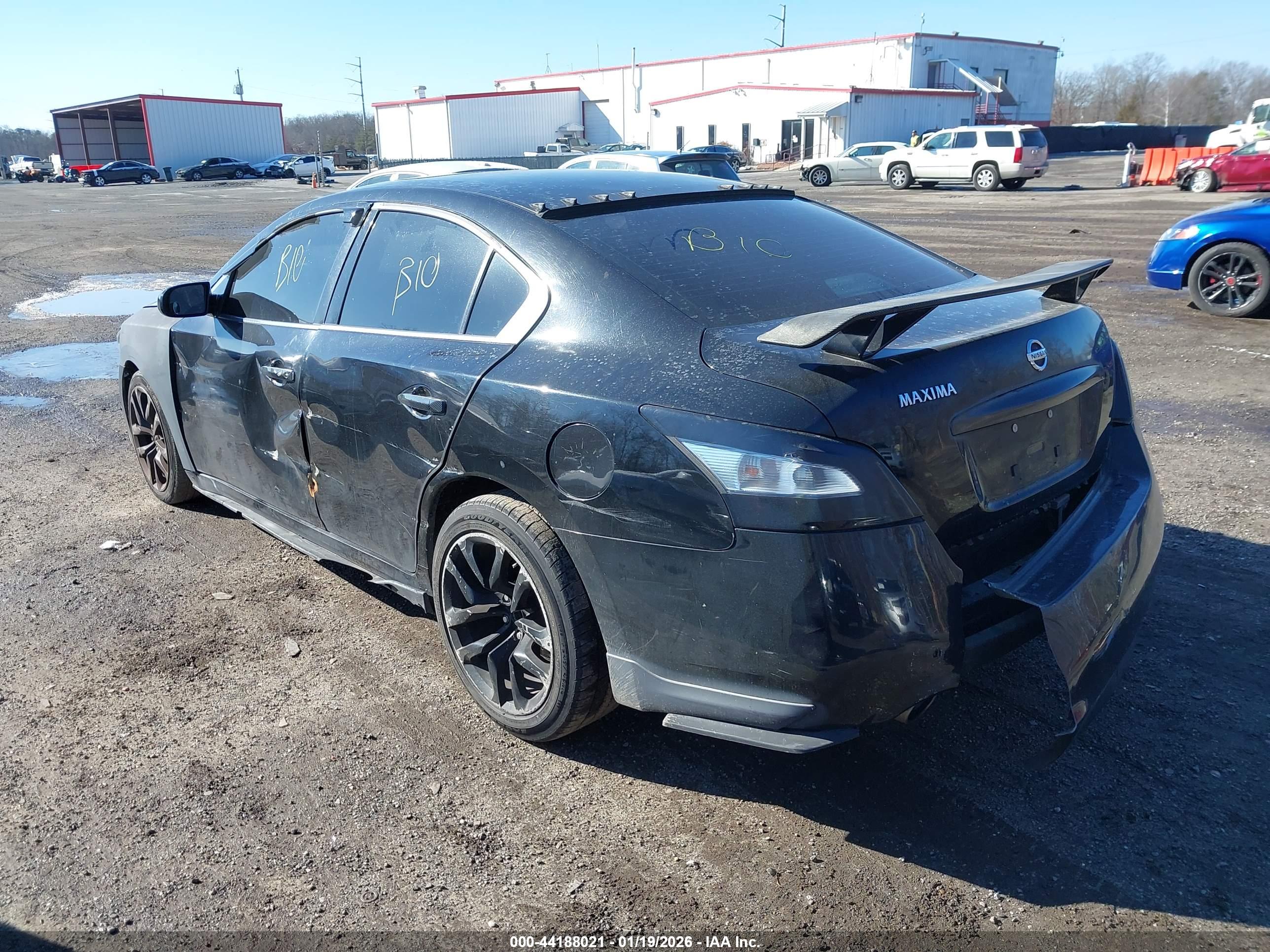 NISSAN MAXIMA image 3