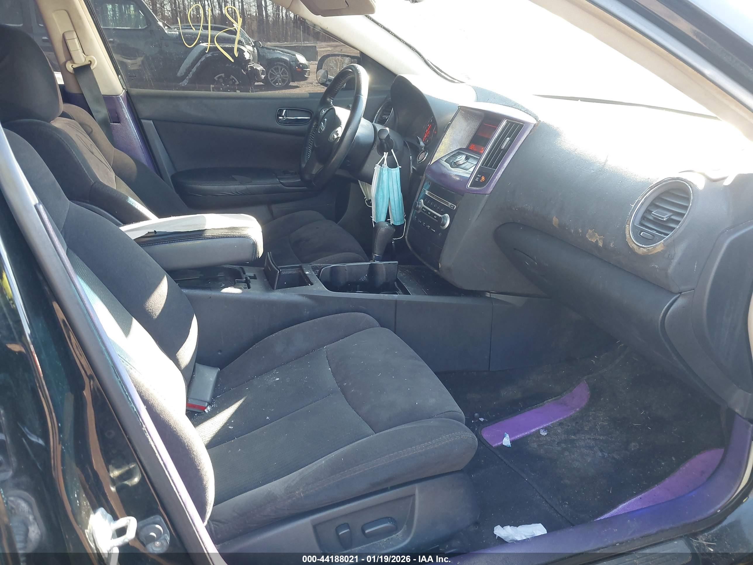 NISSAN MAXIMA image 5